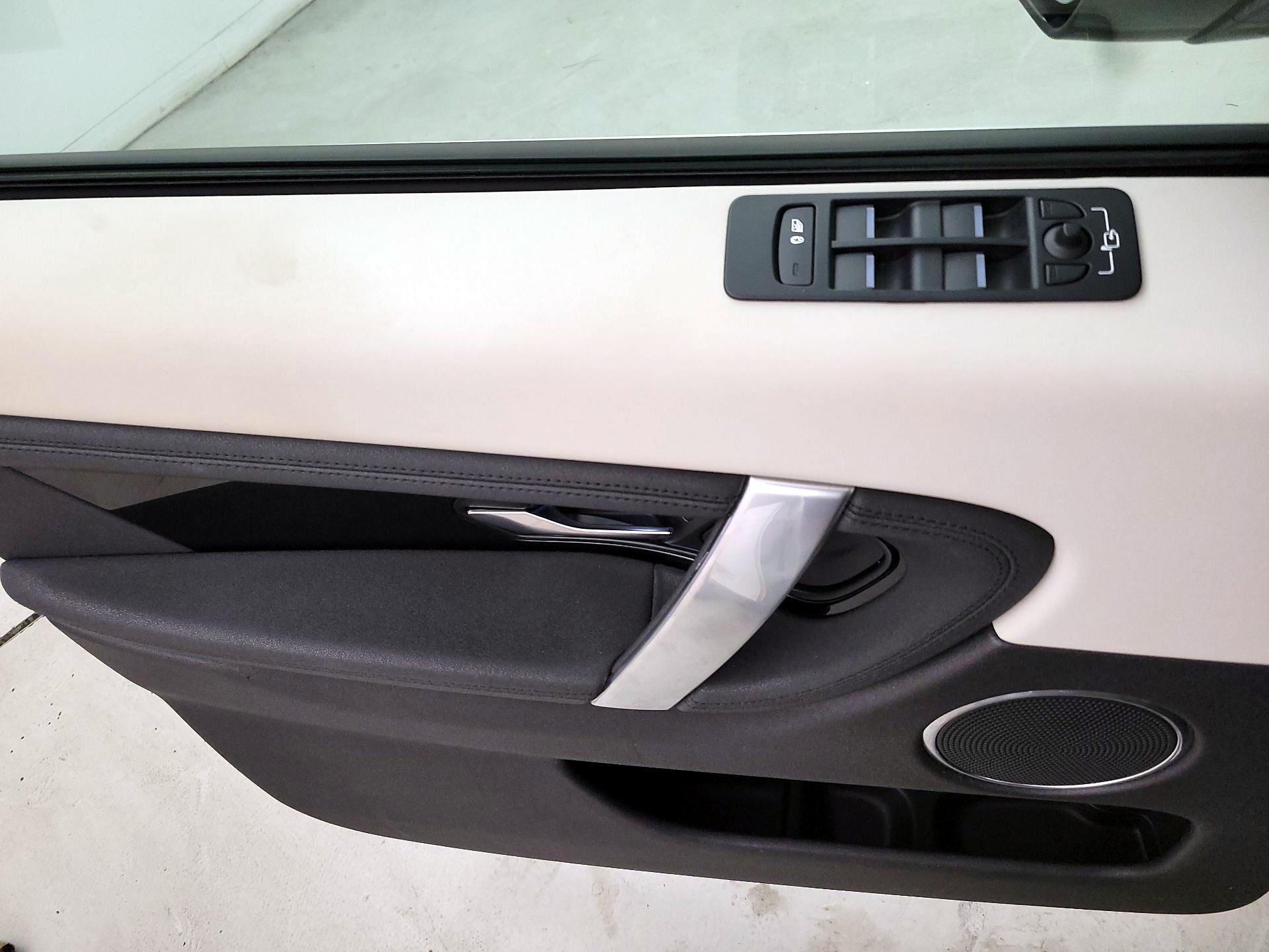 Thumbnail: 2021 Land Rover Discovery Sport - 12