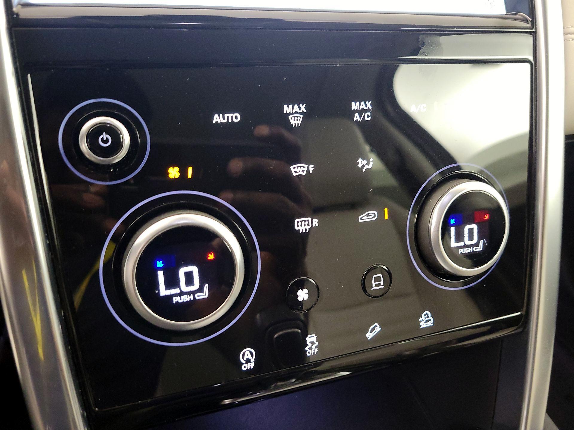 Thumbnail: 2021 Land Rover Discovery Sport - 17