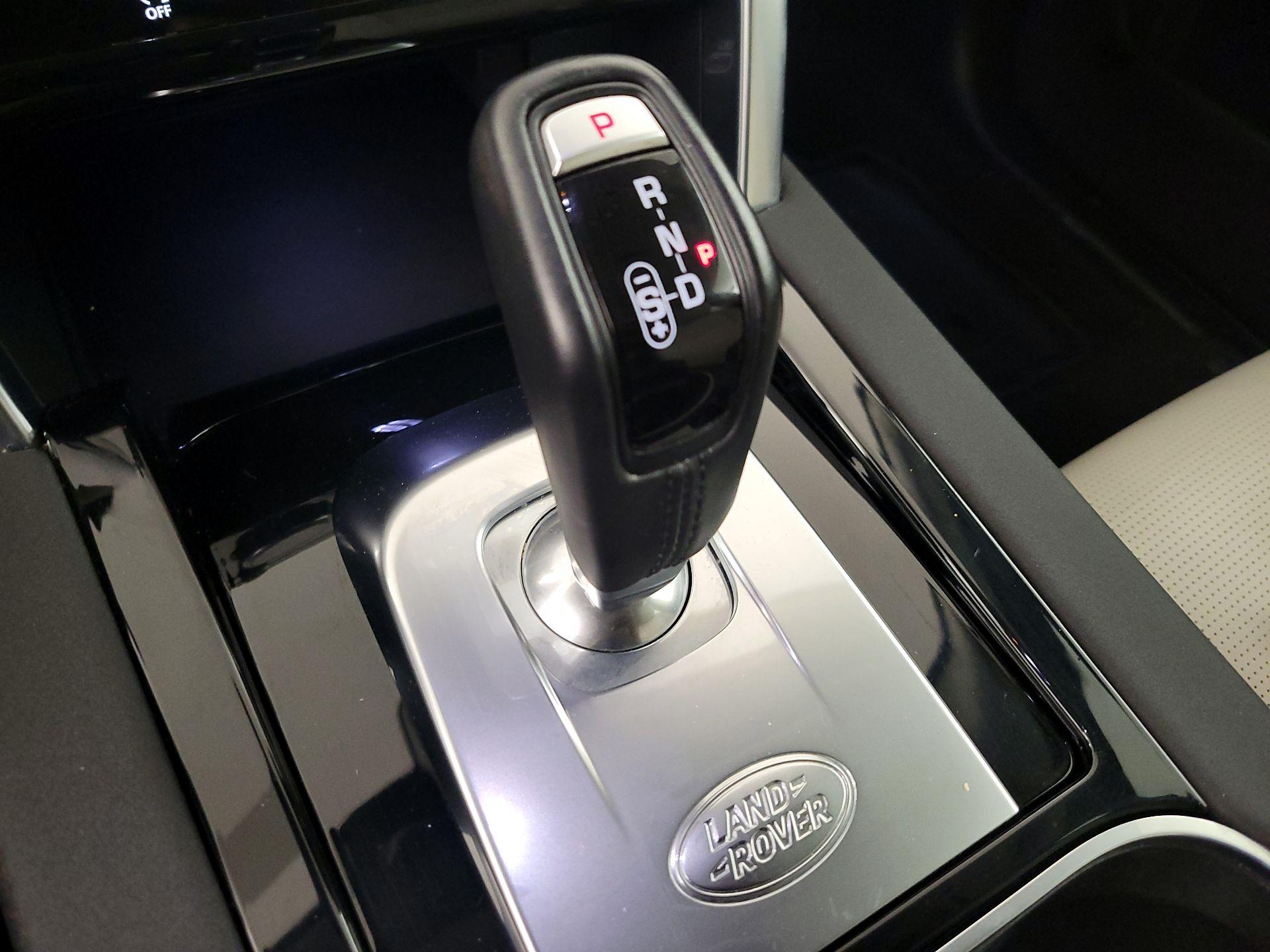 Thumbnail: 2021 Land Rover Discovery Sport - 18