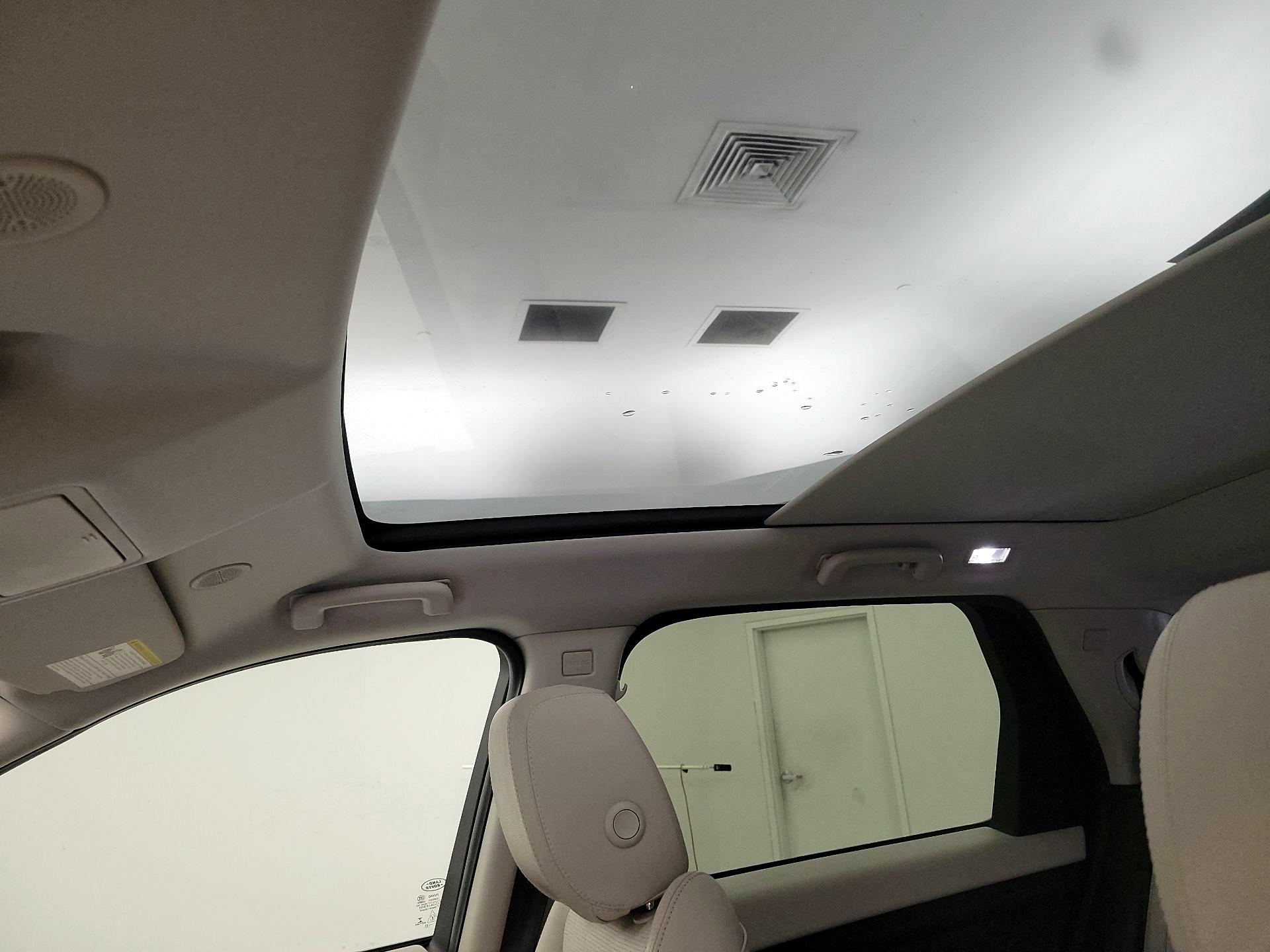 Thumbnail: 2021 Land Rover Discovery Sport - 20