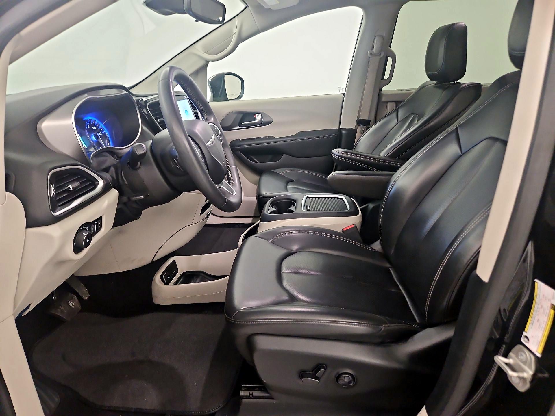 Thumbnail: 2023 Chrysler Pacifica - 9