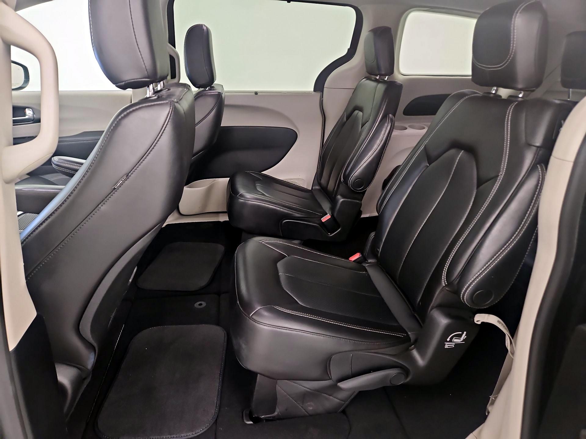 Thumbnail: 2023 Chrysler Pacifica - 17