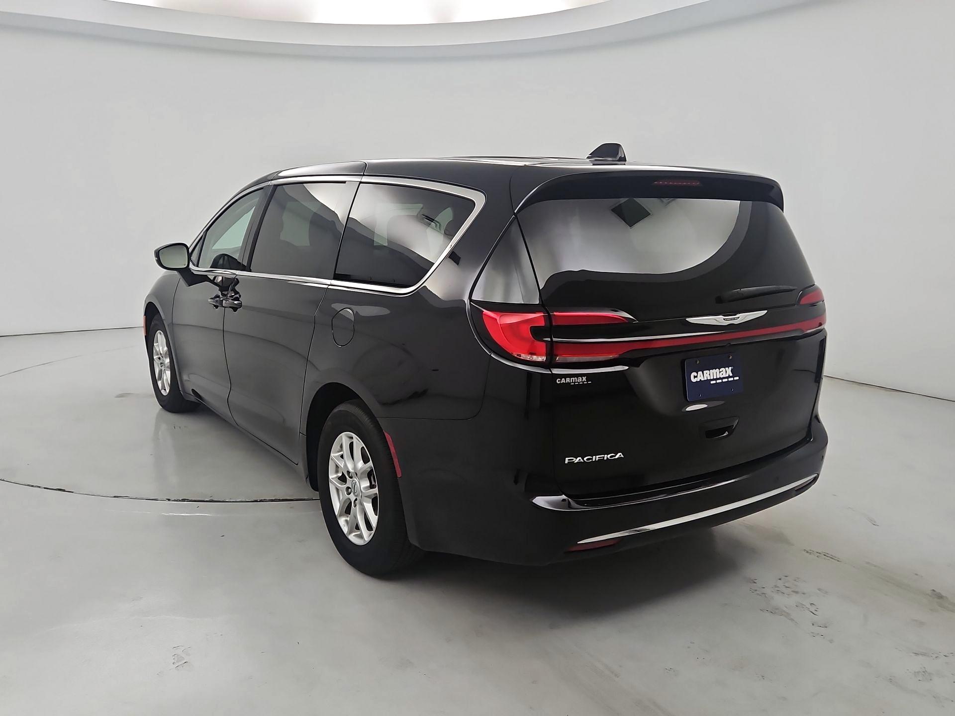 Thumbnail: 2023 Chrysler Pacifica - 7