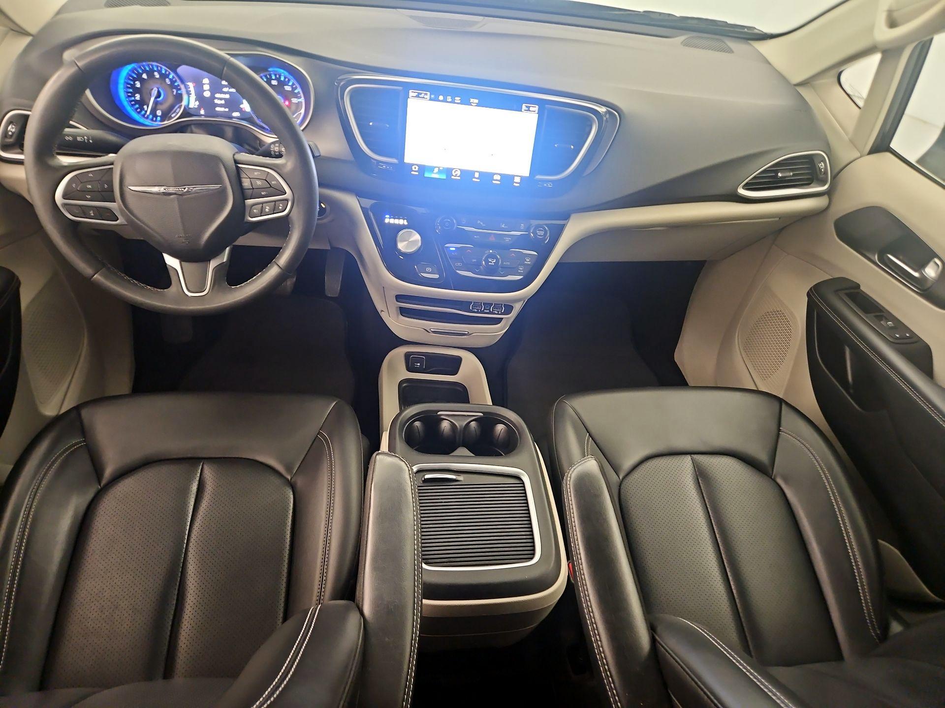 Thumbnail: 2023 Chrysler Pacifica - 8