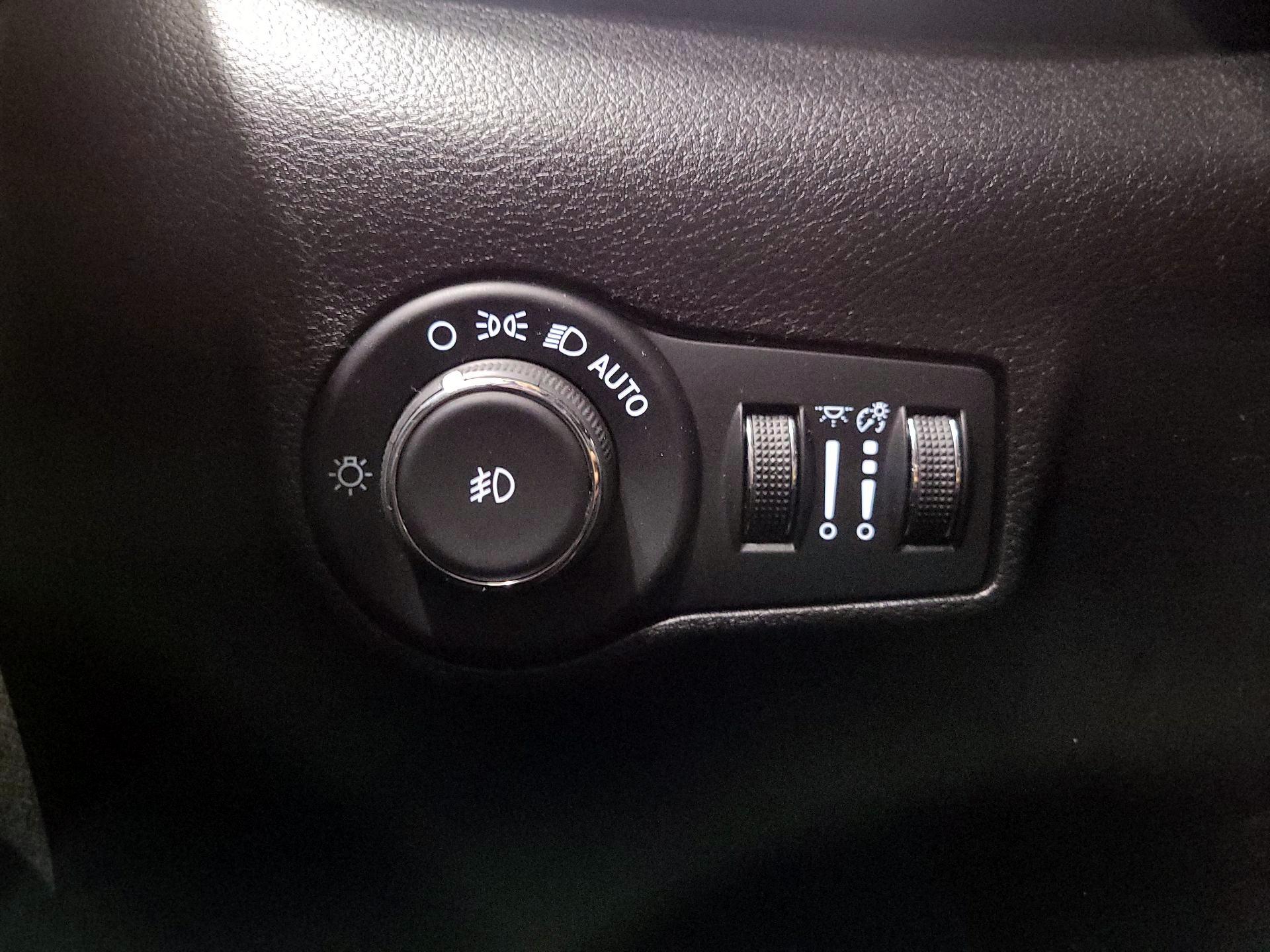 Thumbnail: 2022 Jeep Compass - 13