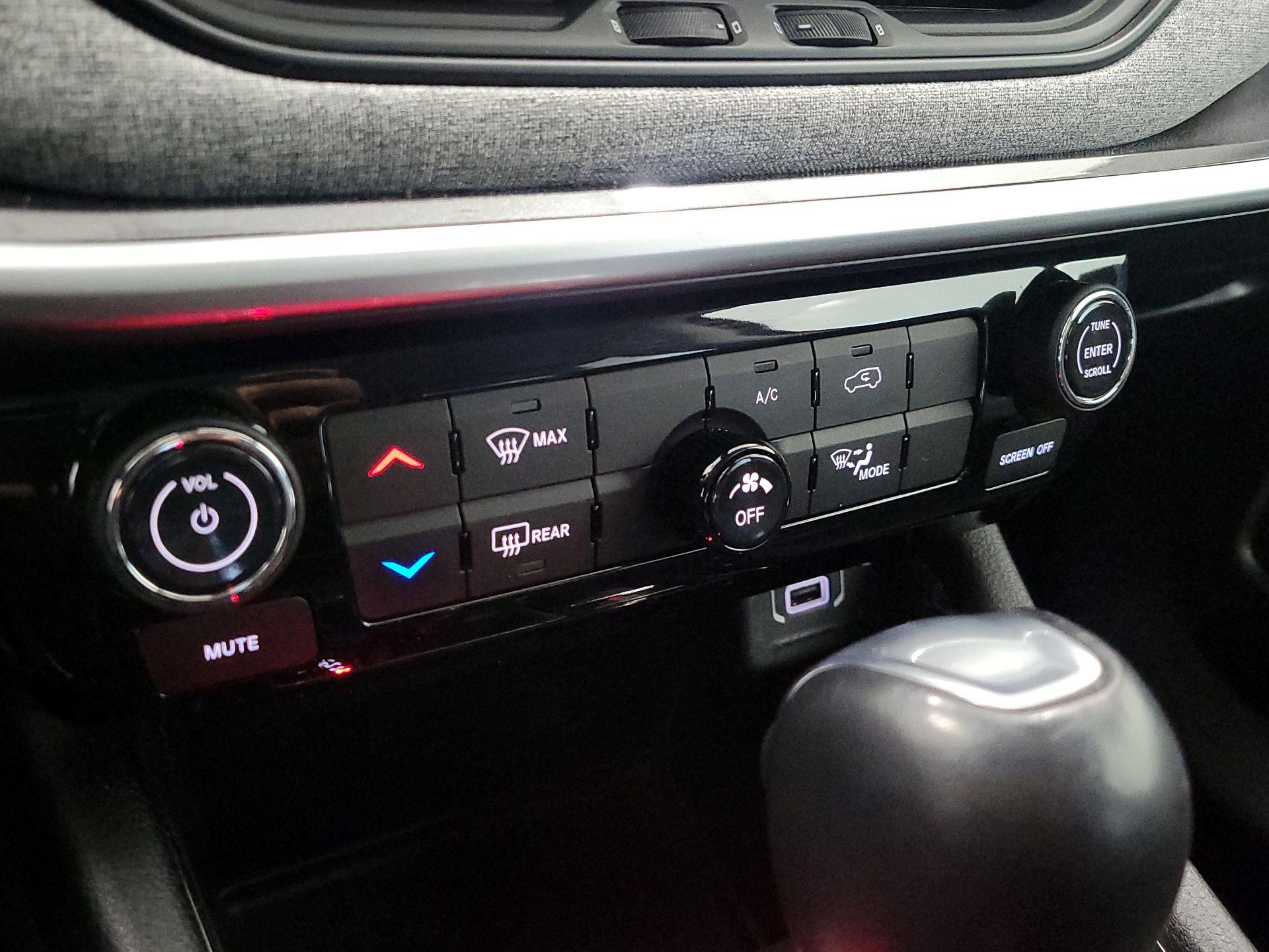 Thumbnail: 2022 Jeep Compass - 16