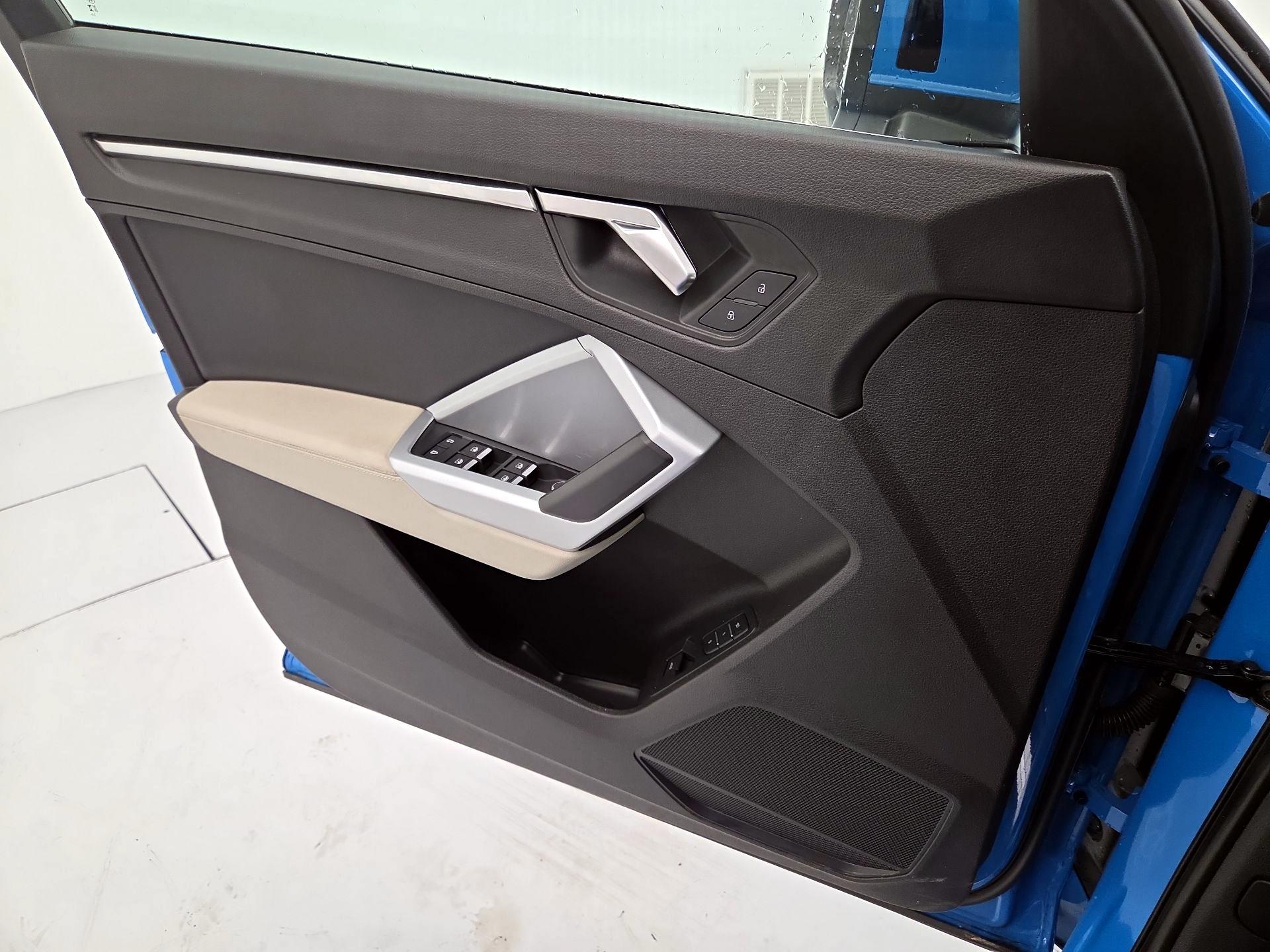 Thumbnail: 2023 Audi Q3 - 13