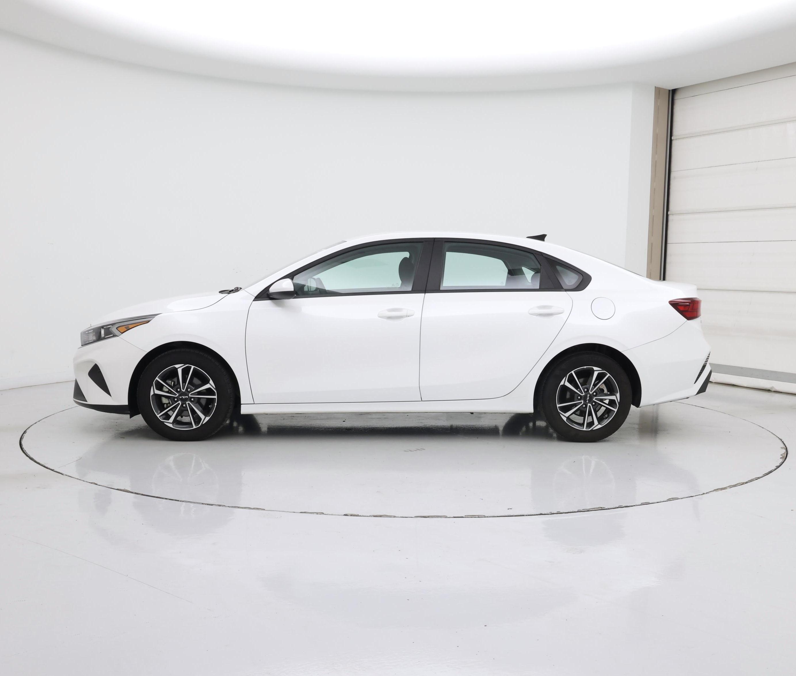 Thumbnail: 2024 Kia Forte - 3