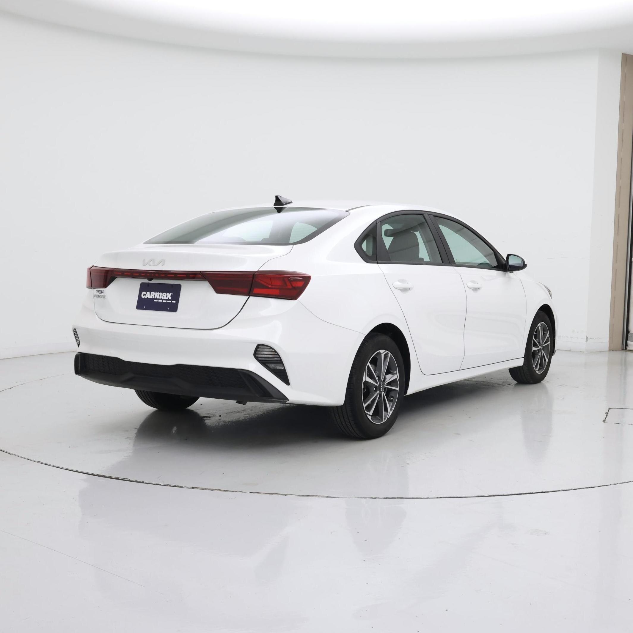 Thumbnail: 2024 Kia Forte - 8