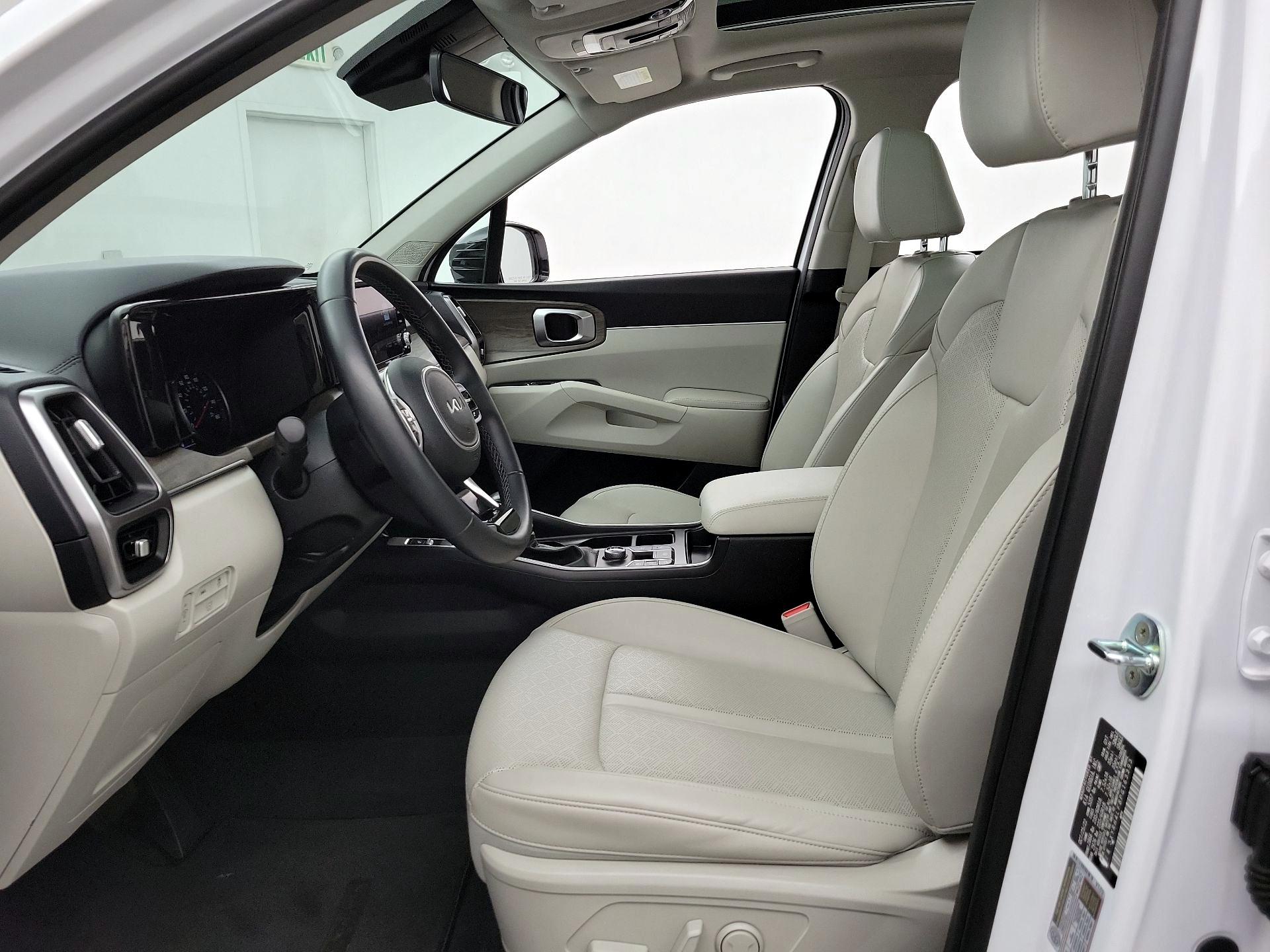 Thumbnail: 2023 Kia Sorento - 11