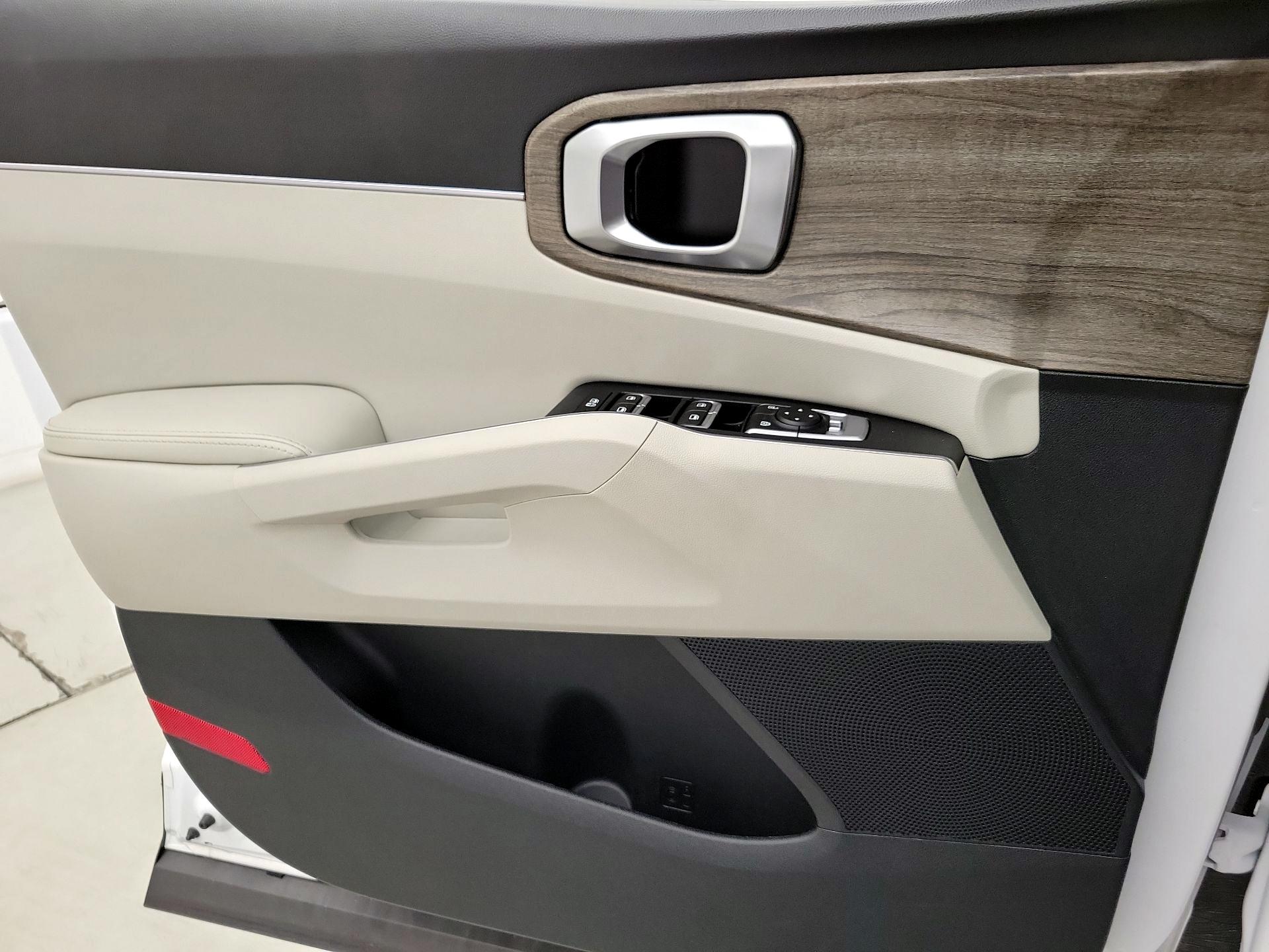 Thumbnail: 2023 Kia Sorento - 12