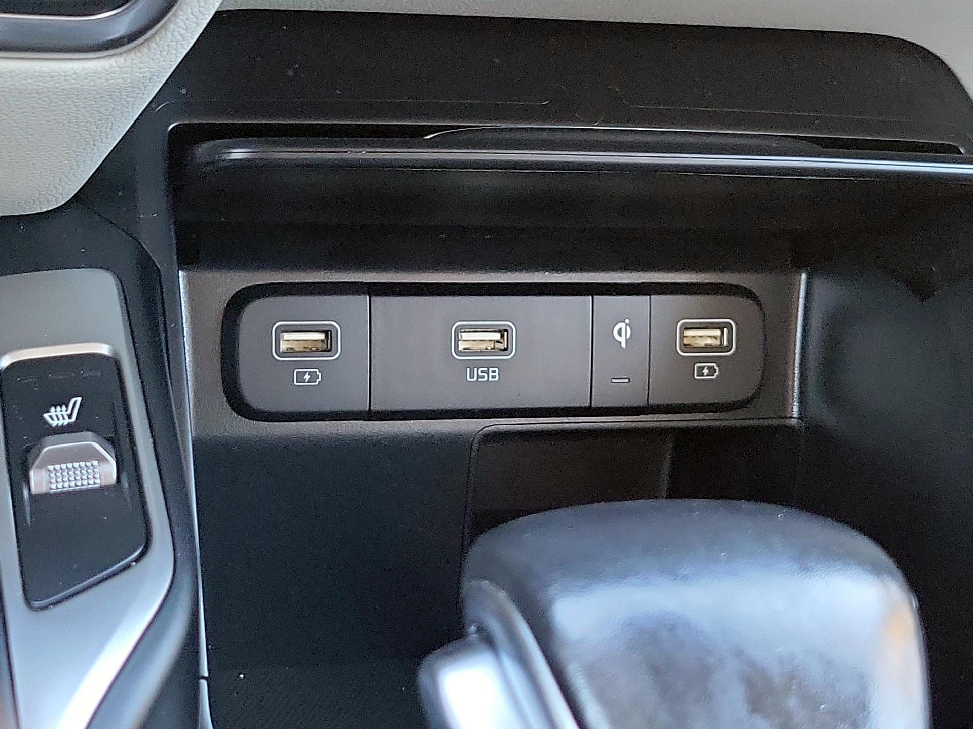 Thumbnail: 2023 Kia Sorento - 19