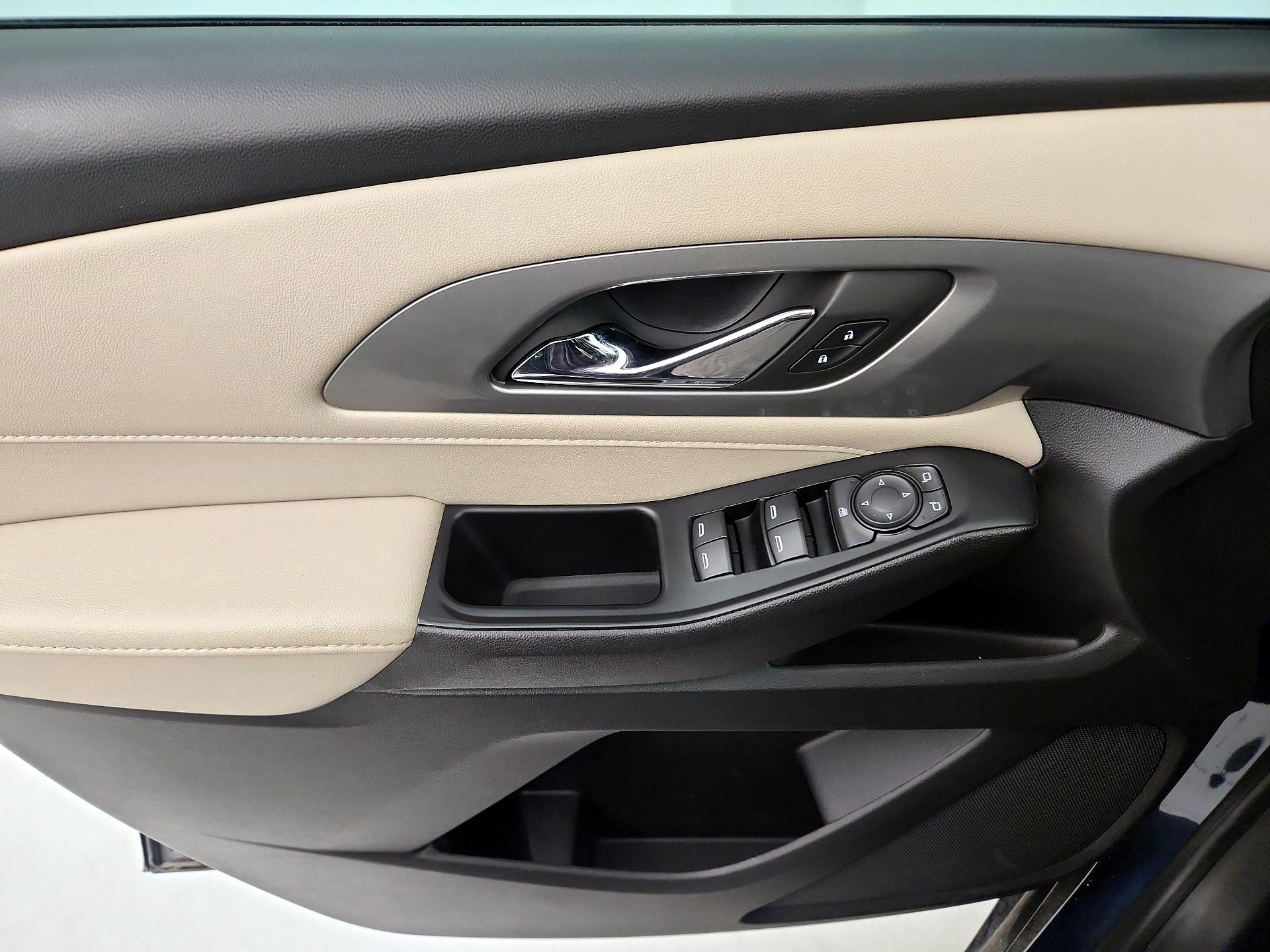 Thumbnail: 2023 Chevrolet Traverse - 12