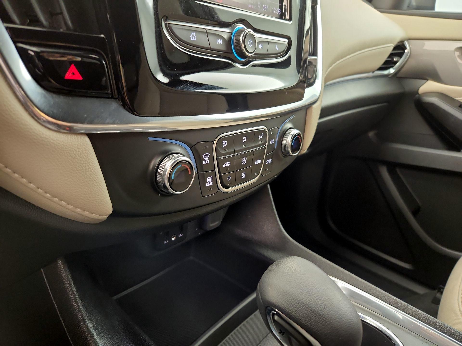 Thumbnail: 2023 Chevrolet Traverse - 16