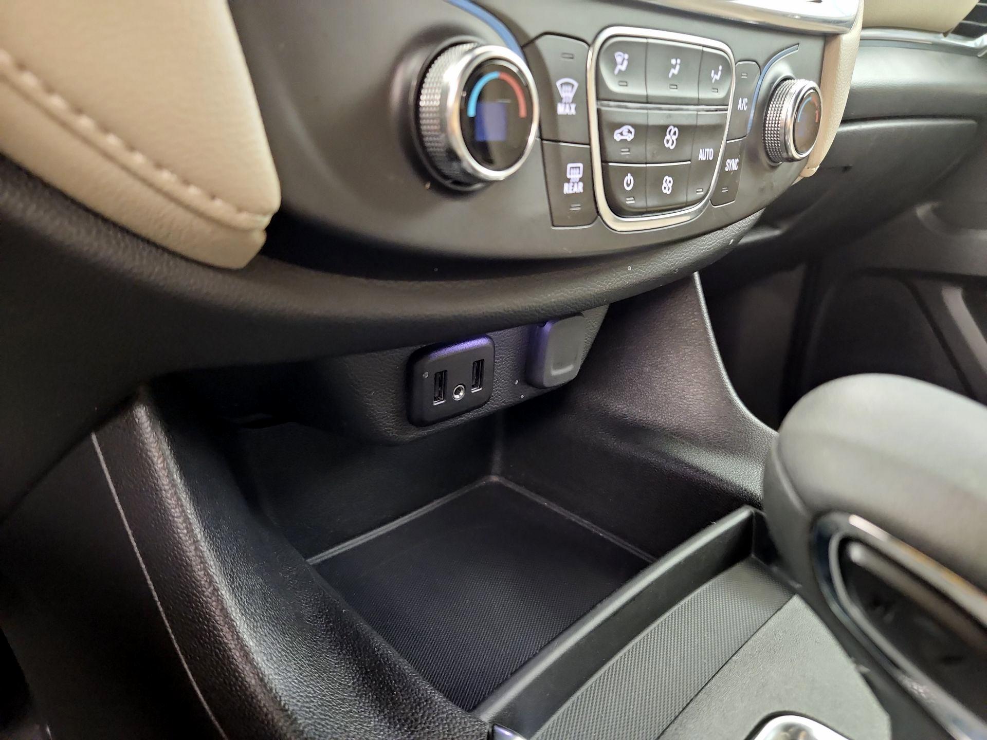 Thumbnail: 2023 Chevrolet Traverse - 18