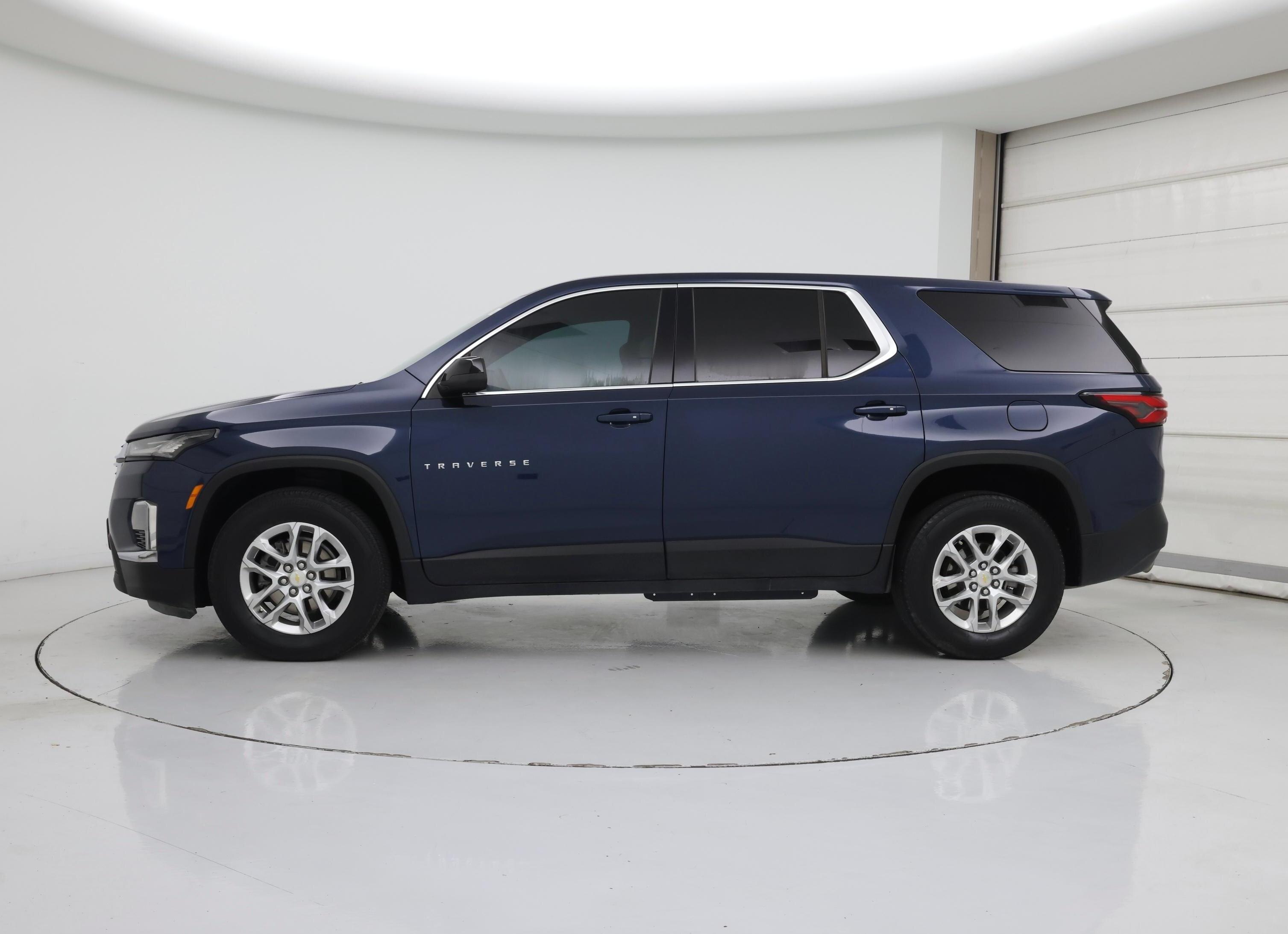 Thumbnail: 2023 Chevrolet Traverse - 3