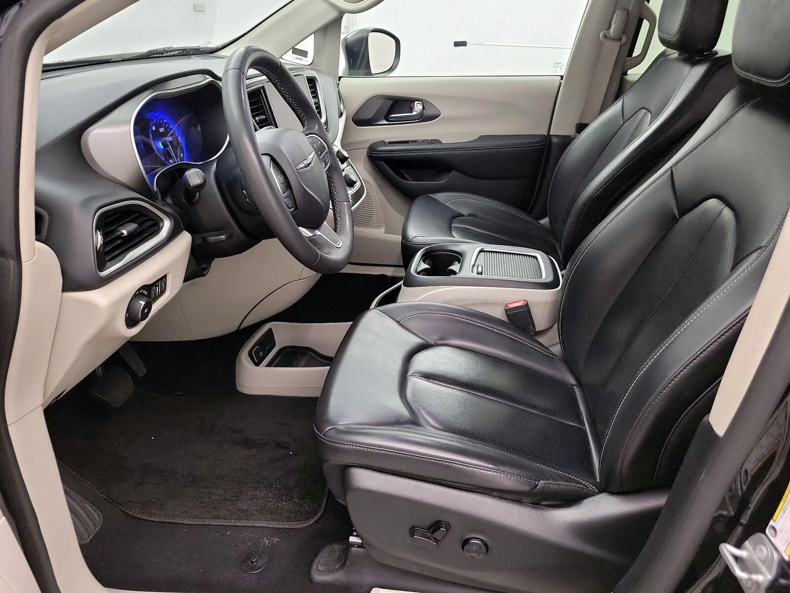 2023 Chrysler Pacifica Touring L - Photo 12