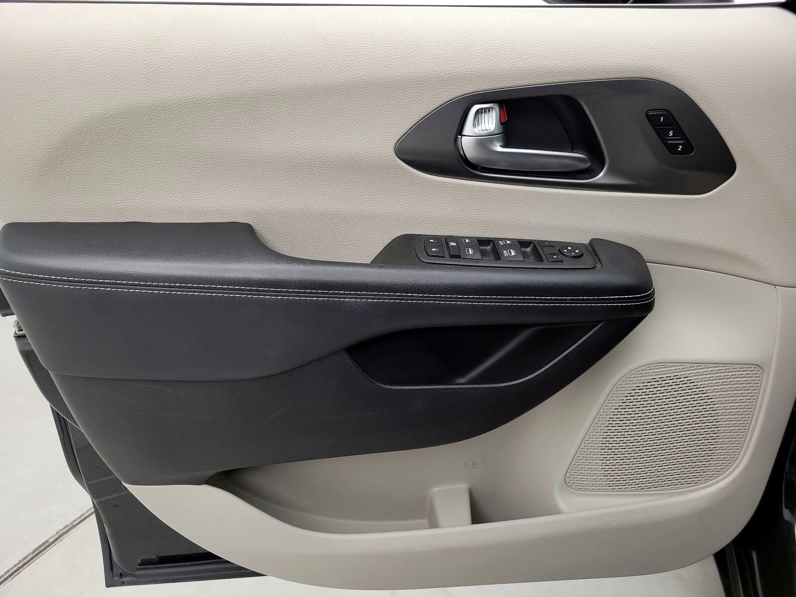 2023 Chrysler Pacifica Touring L - Photo 13