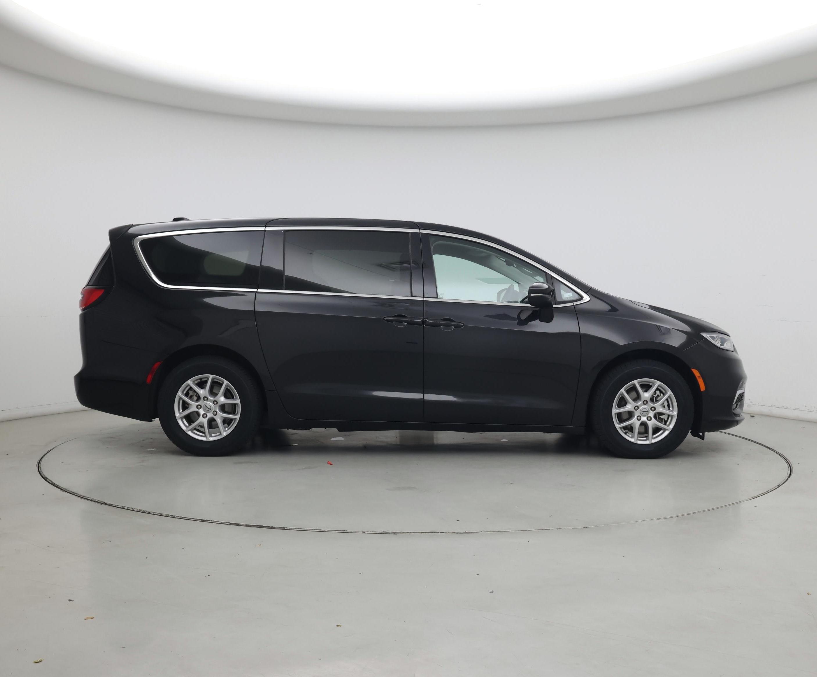 Thumbnail: 2023 Chrysler Pacifica - 7