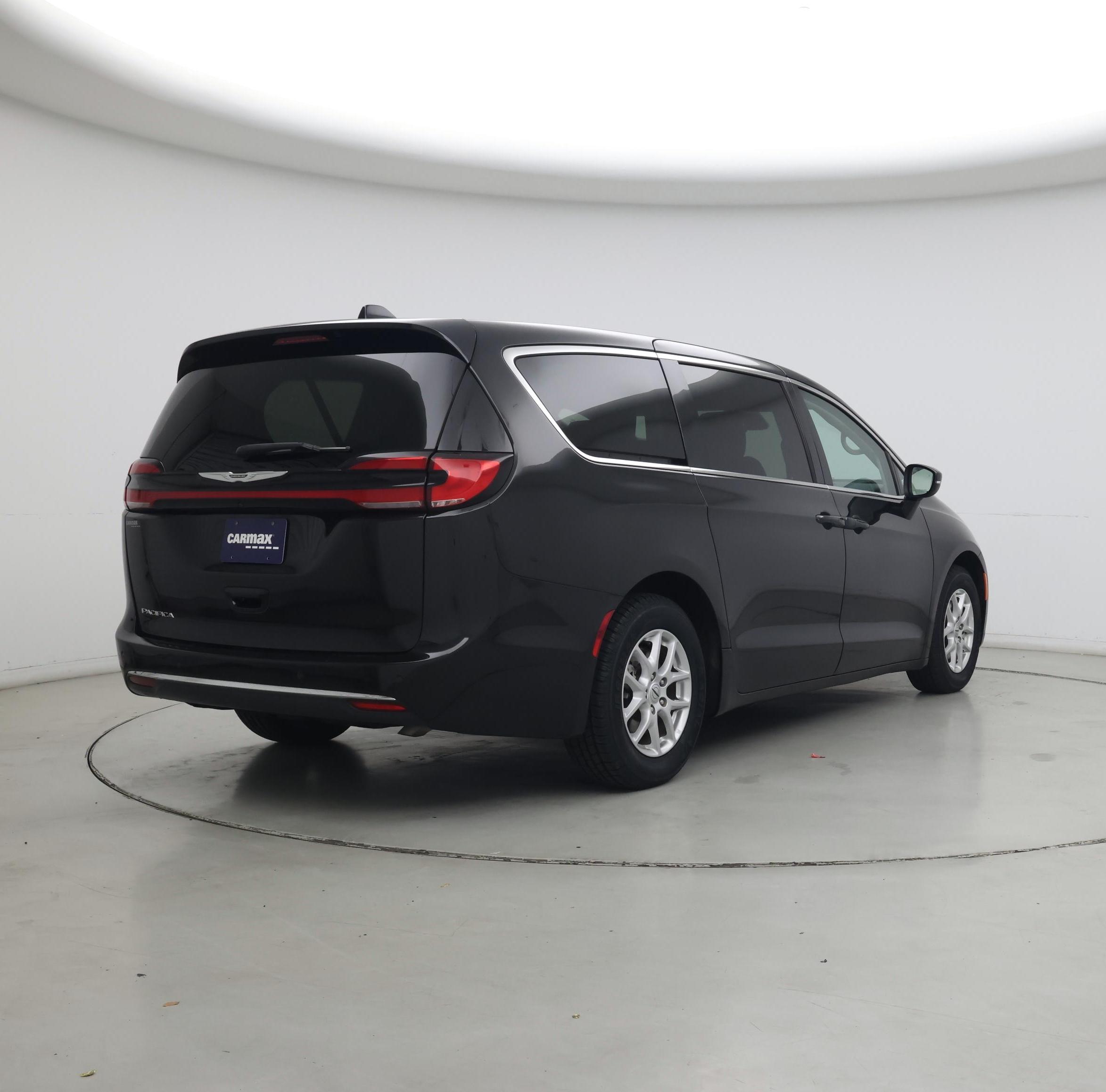 Thumbnail: 2023 Chrysler Pacifica - 8