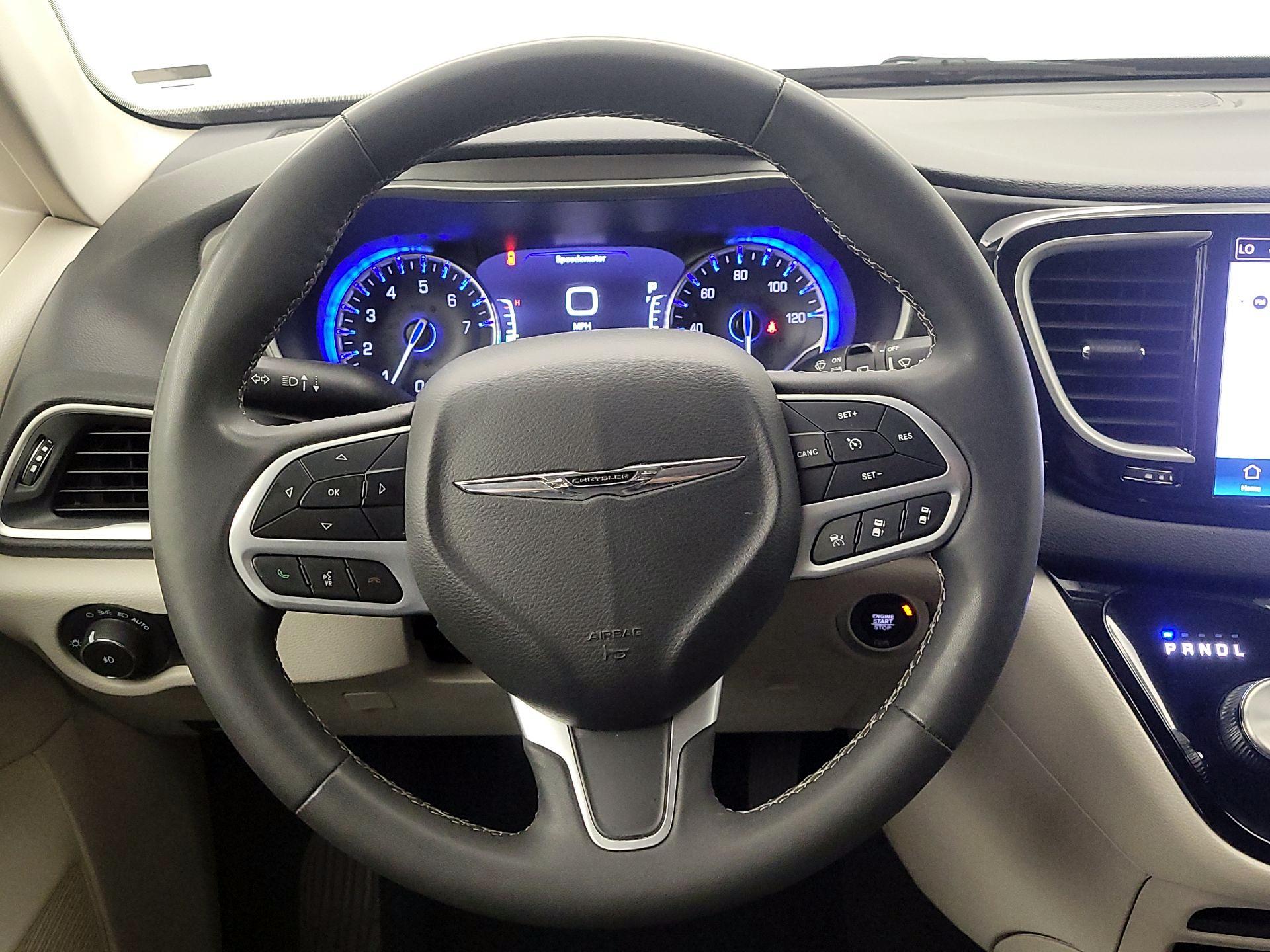 Thumbnail: 2023 Chrysler Pacifica - 10