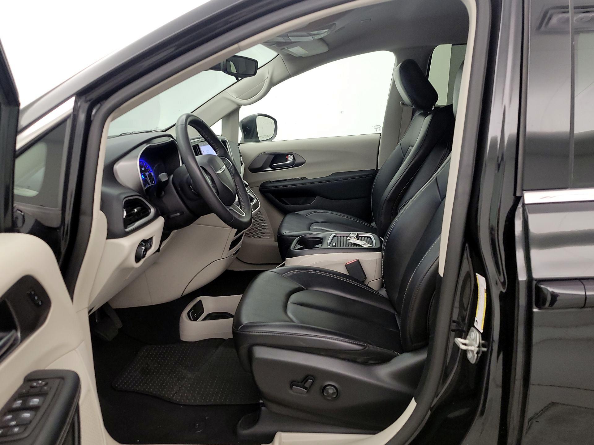 Thumbnail: 2023 Chrysler Pacifica - 11