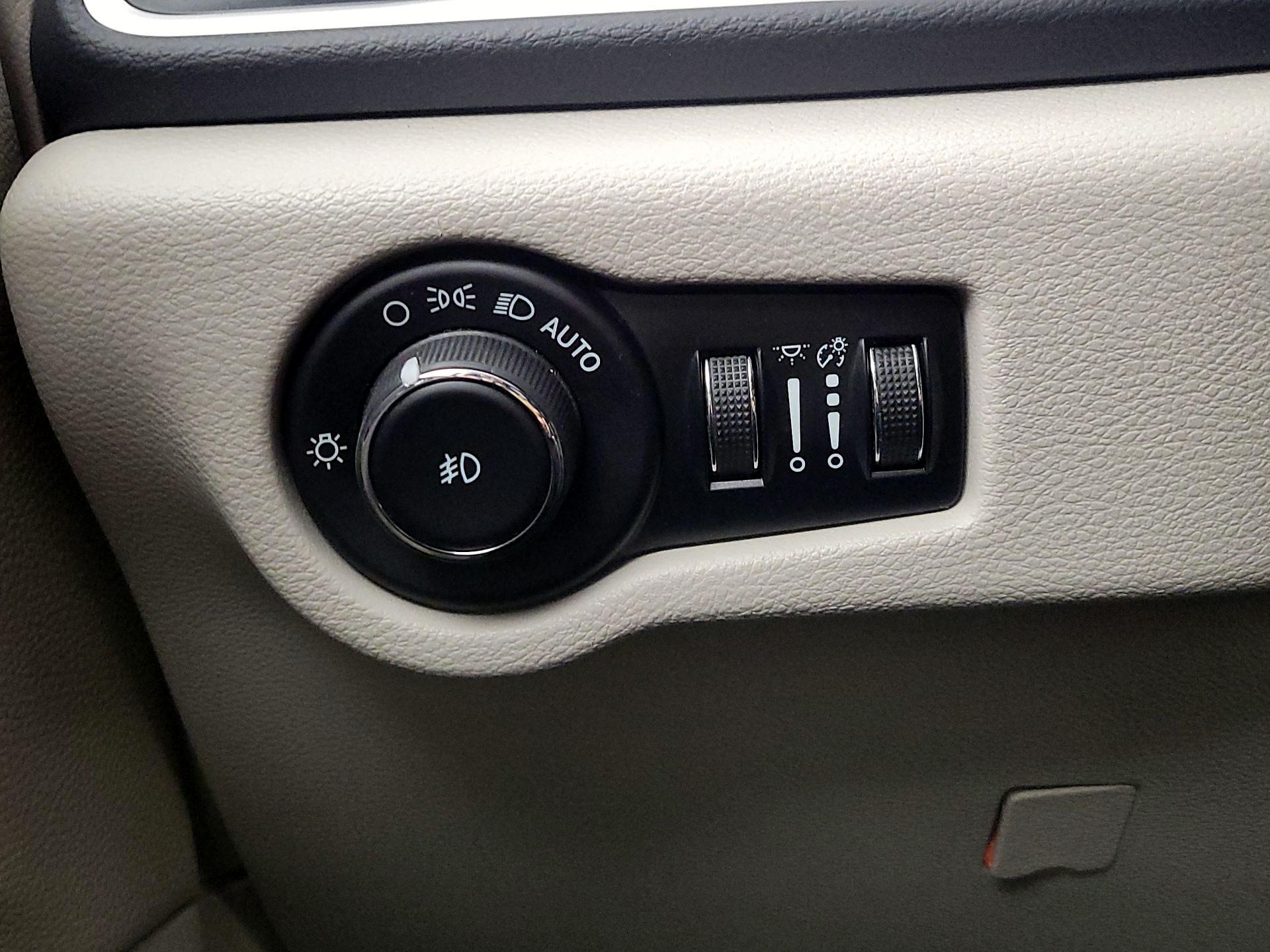 Thumbnail: 2023 Chrysler Pacifica - 13