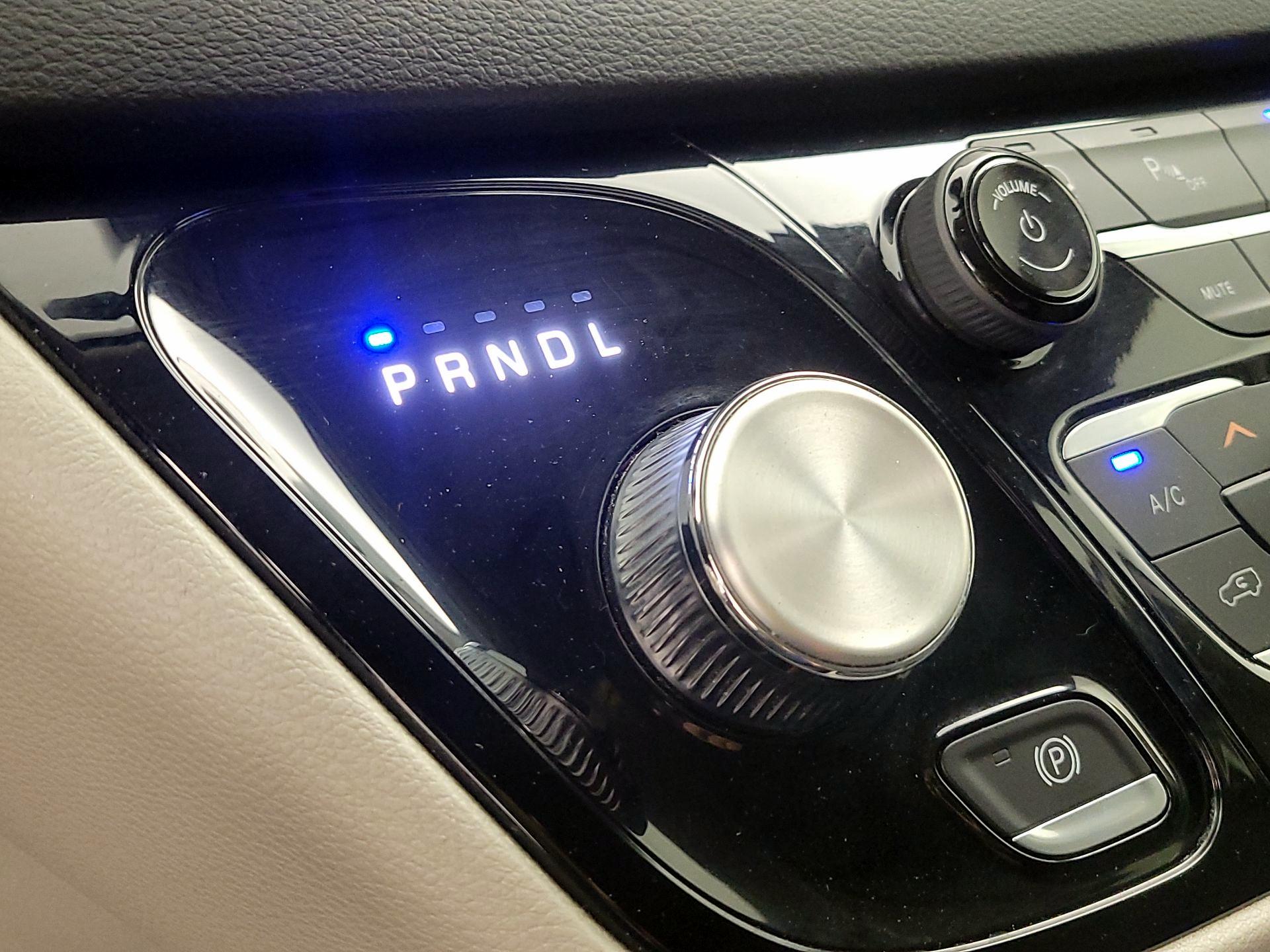 Thumbnail: 2023 Chrysler Pacifica - 17