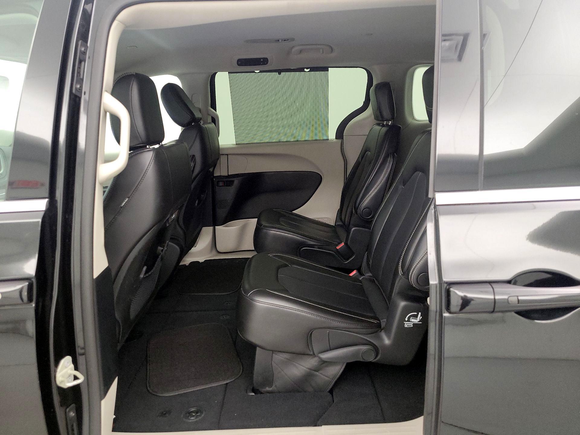 Thumbnail: 2023 Chrysler Pacifica - 19