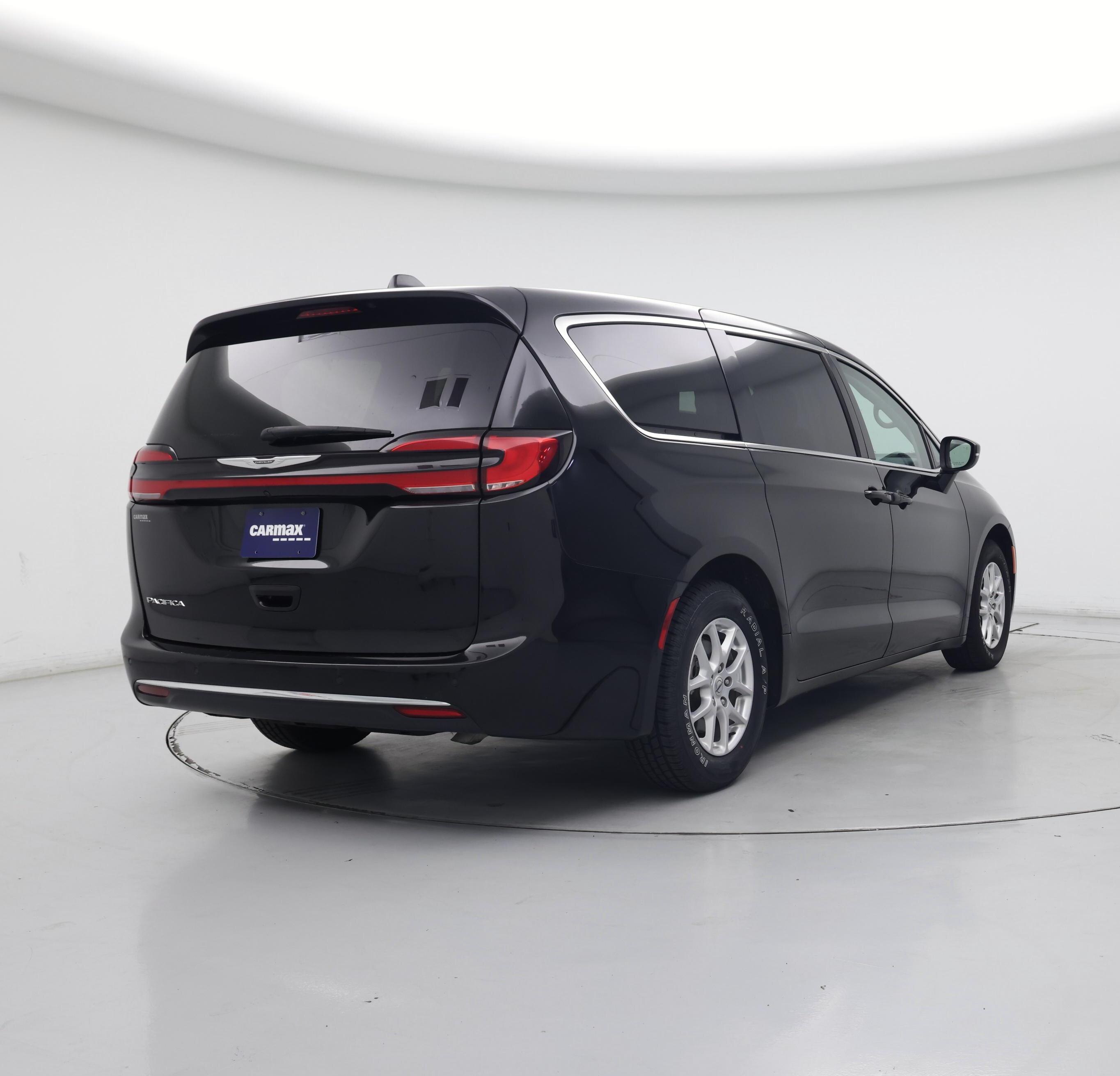 Thumbnail: 2023 Chrysler Pacifica - 8