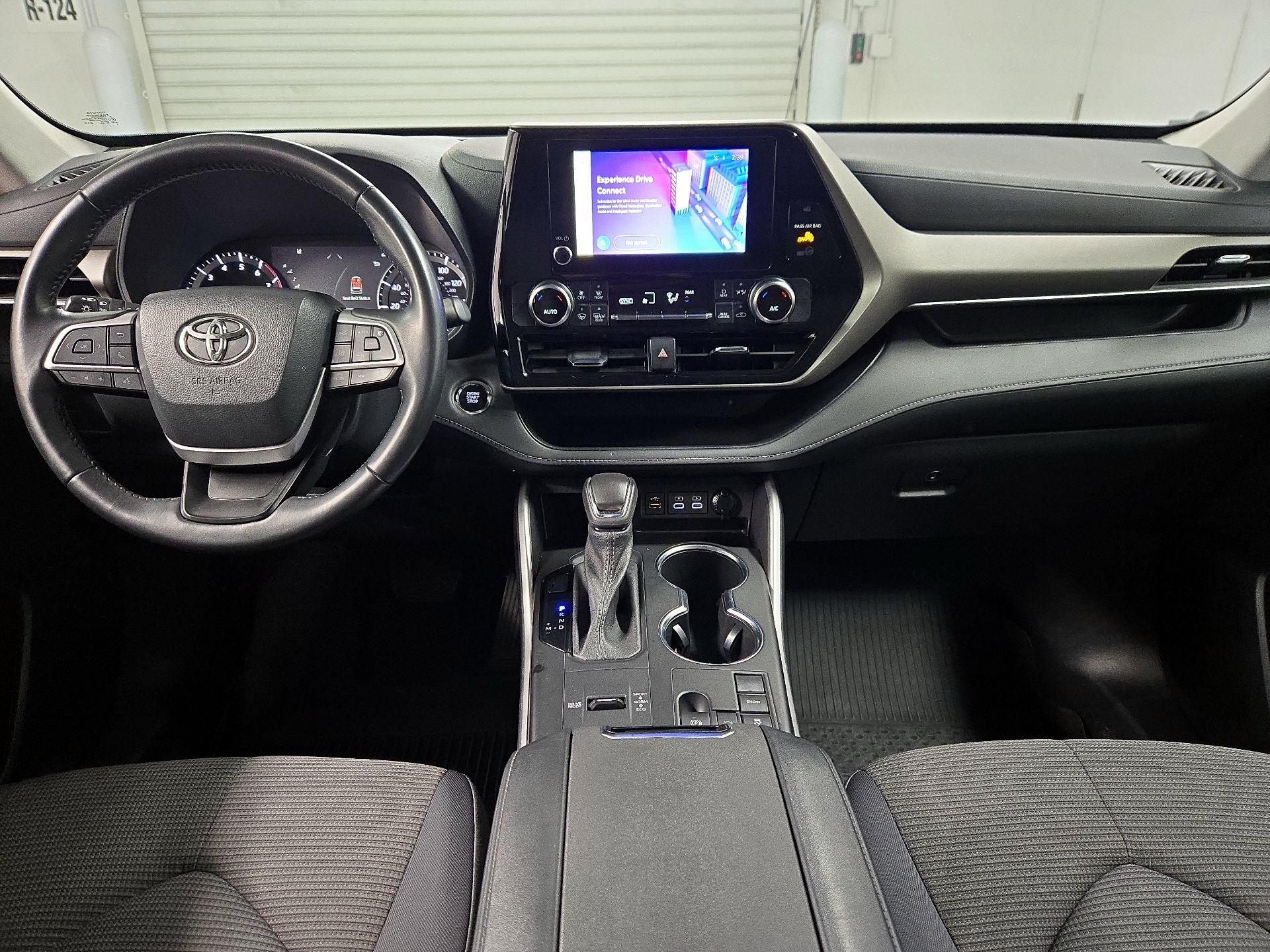 Thumbnail: 2023 Toyota Highlander - 9