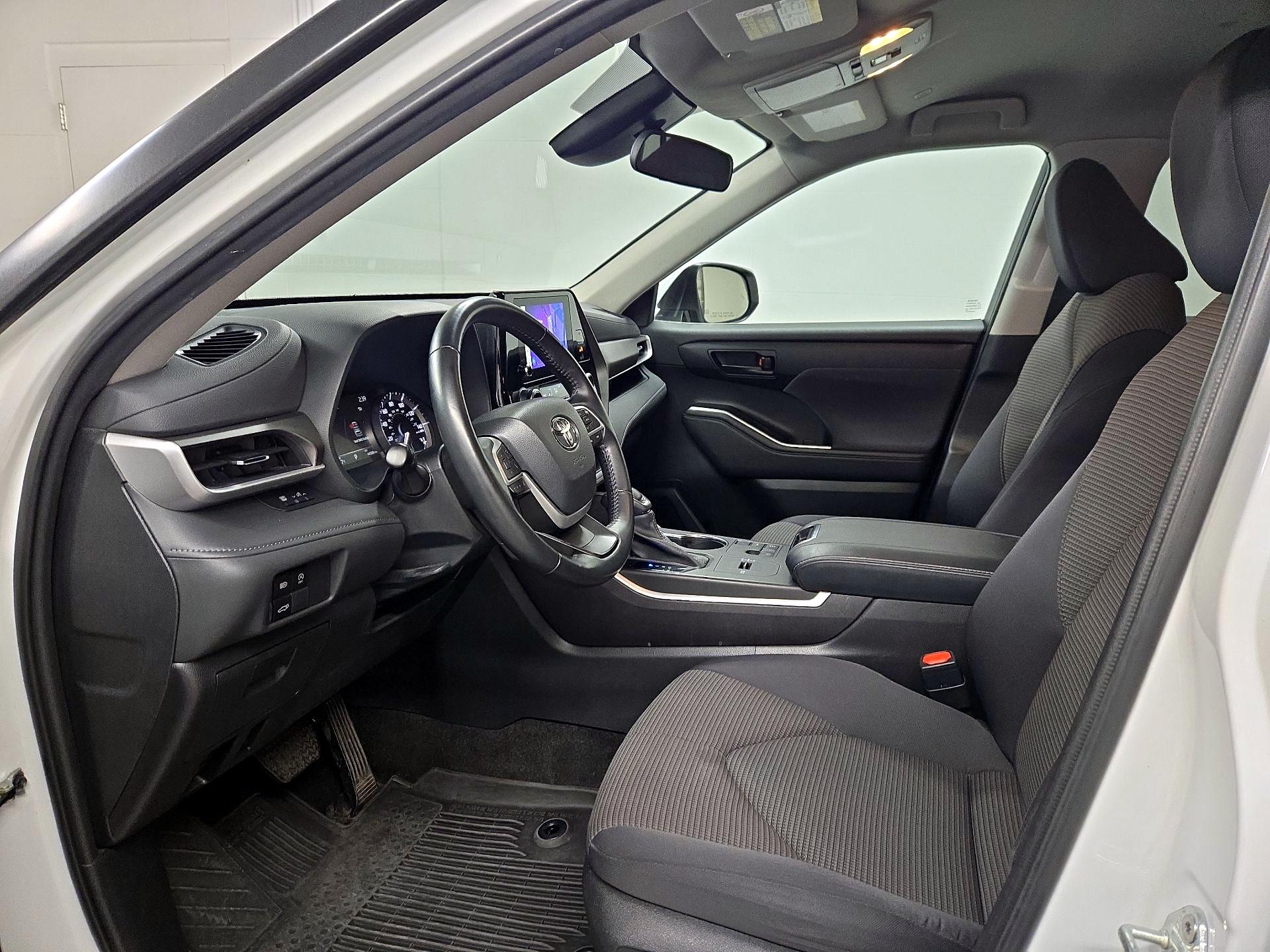 Thumbnail: 2023 Toyota Highlander - 11