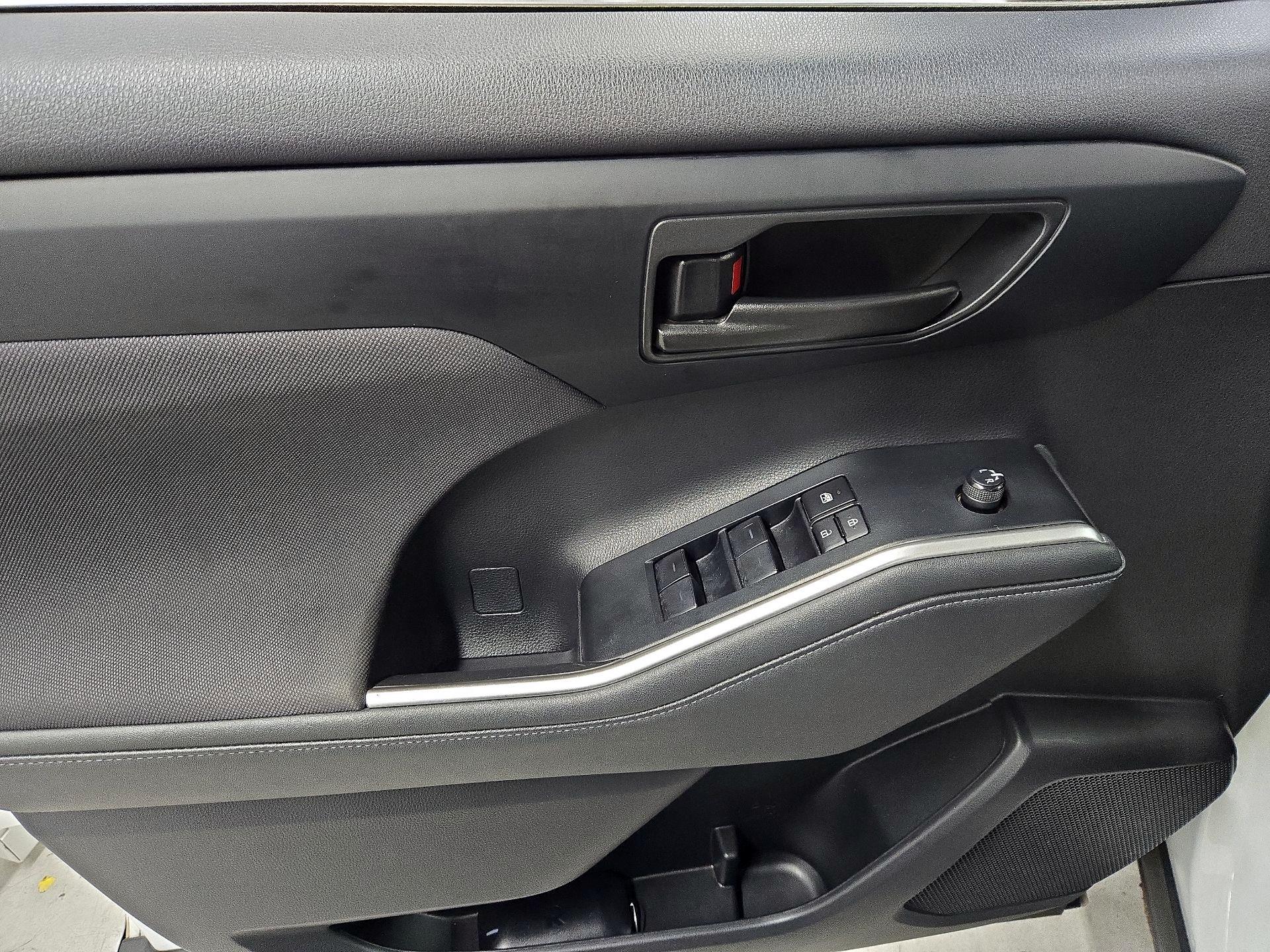 Thumbnail: 2023 Toyota Highlander - 12