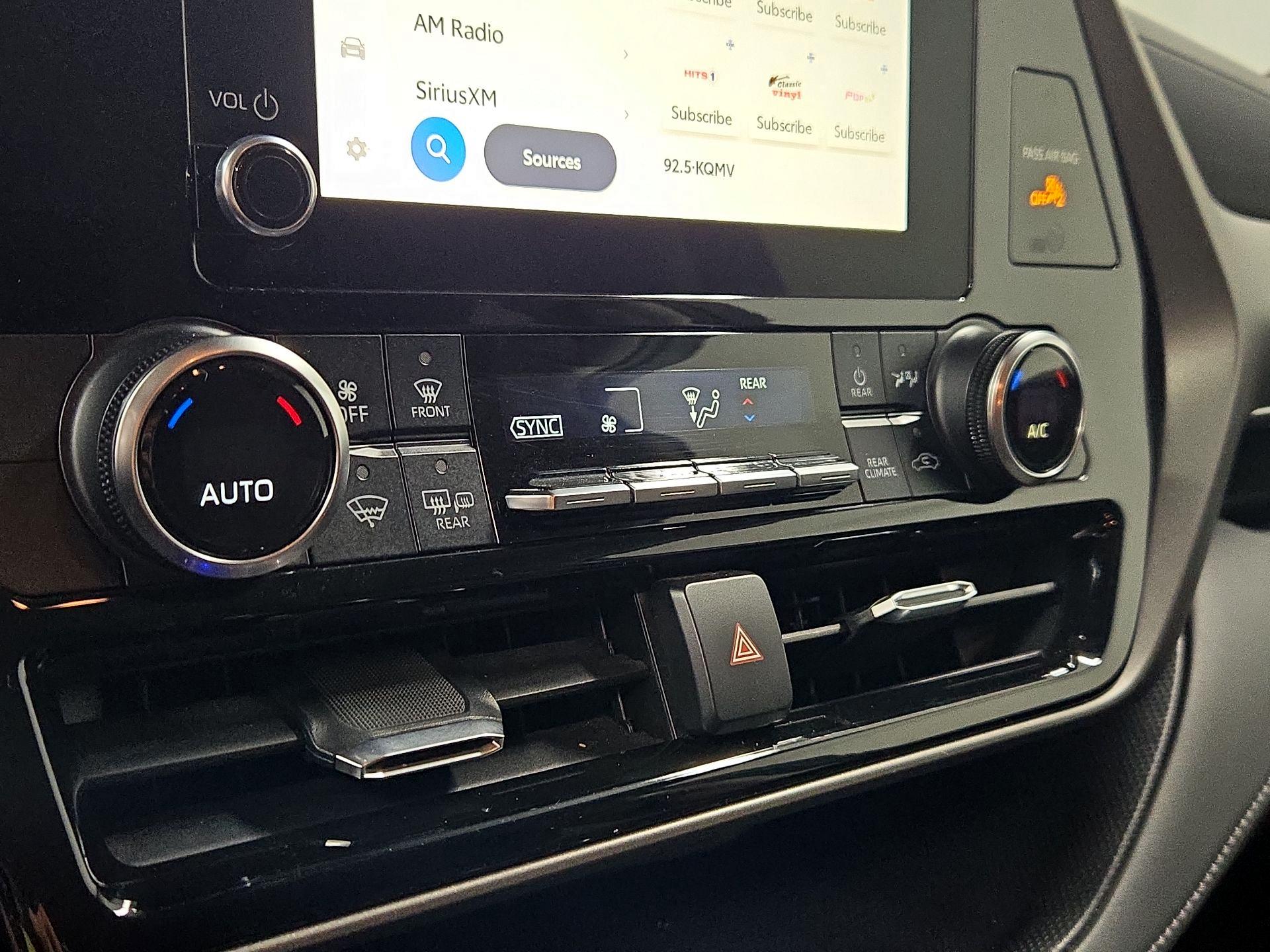 Thumbnail: 2023 Toyota Highlander - 16