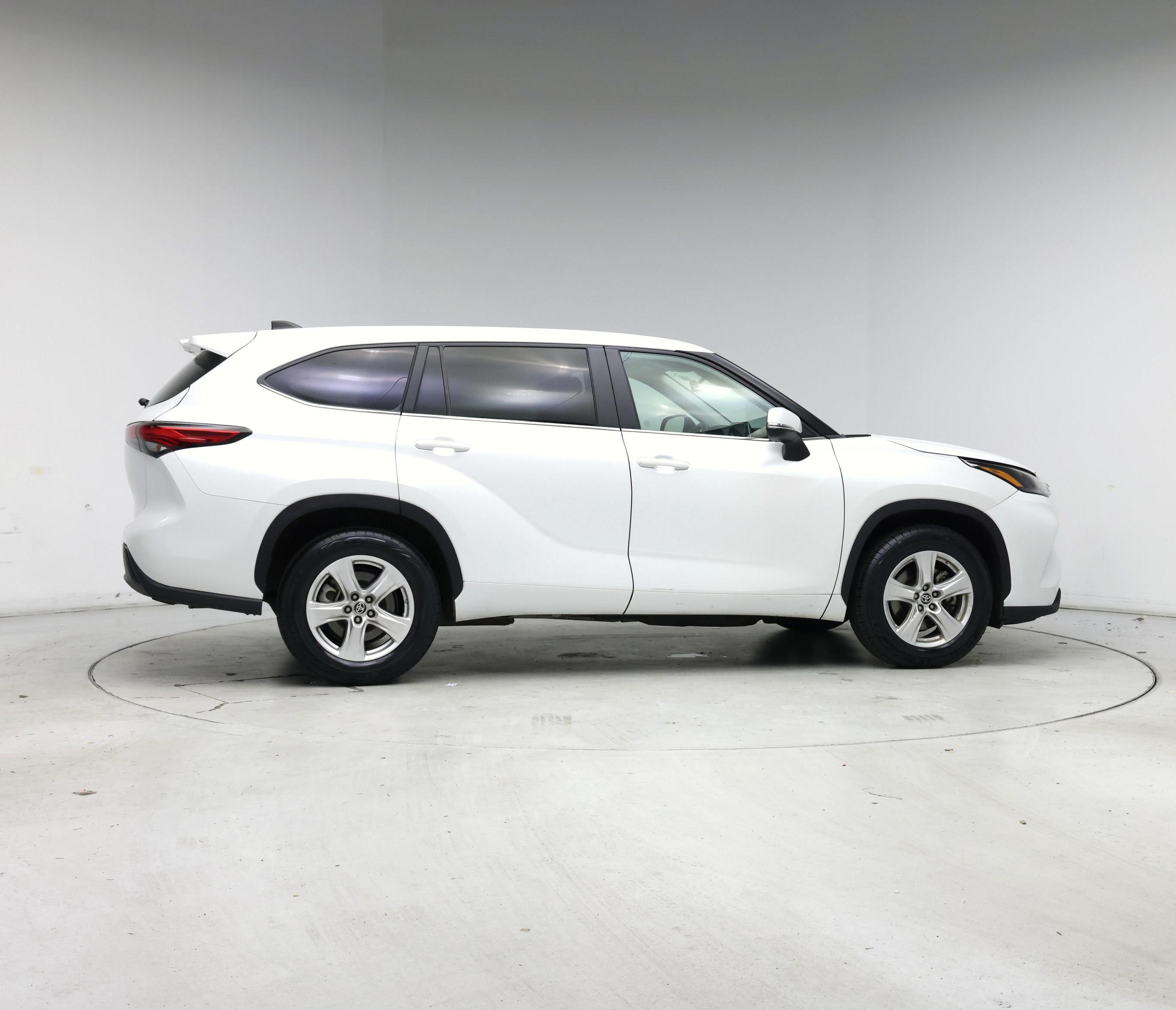 Thumbnail: 2023 Toyota Highlander - 7