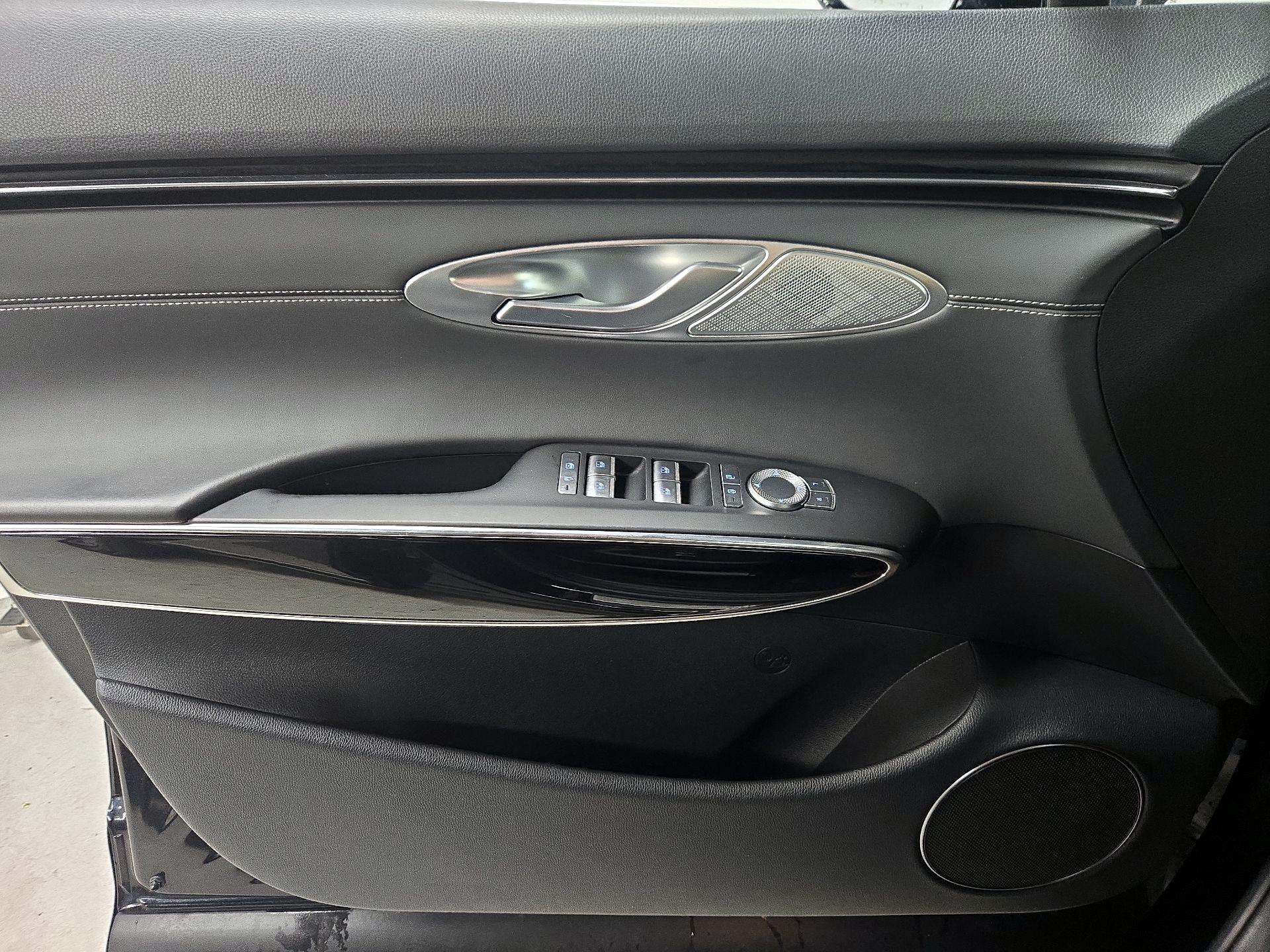 Thumbnail: 2025 Genesis GV70 - 12