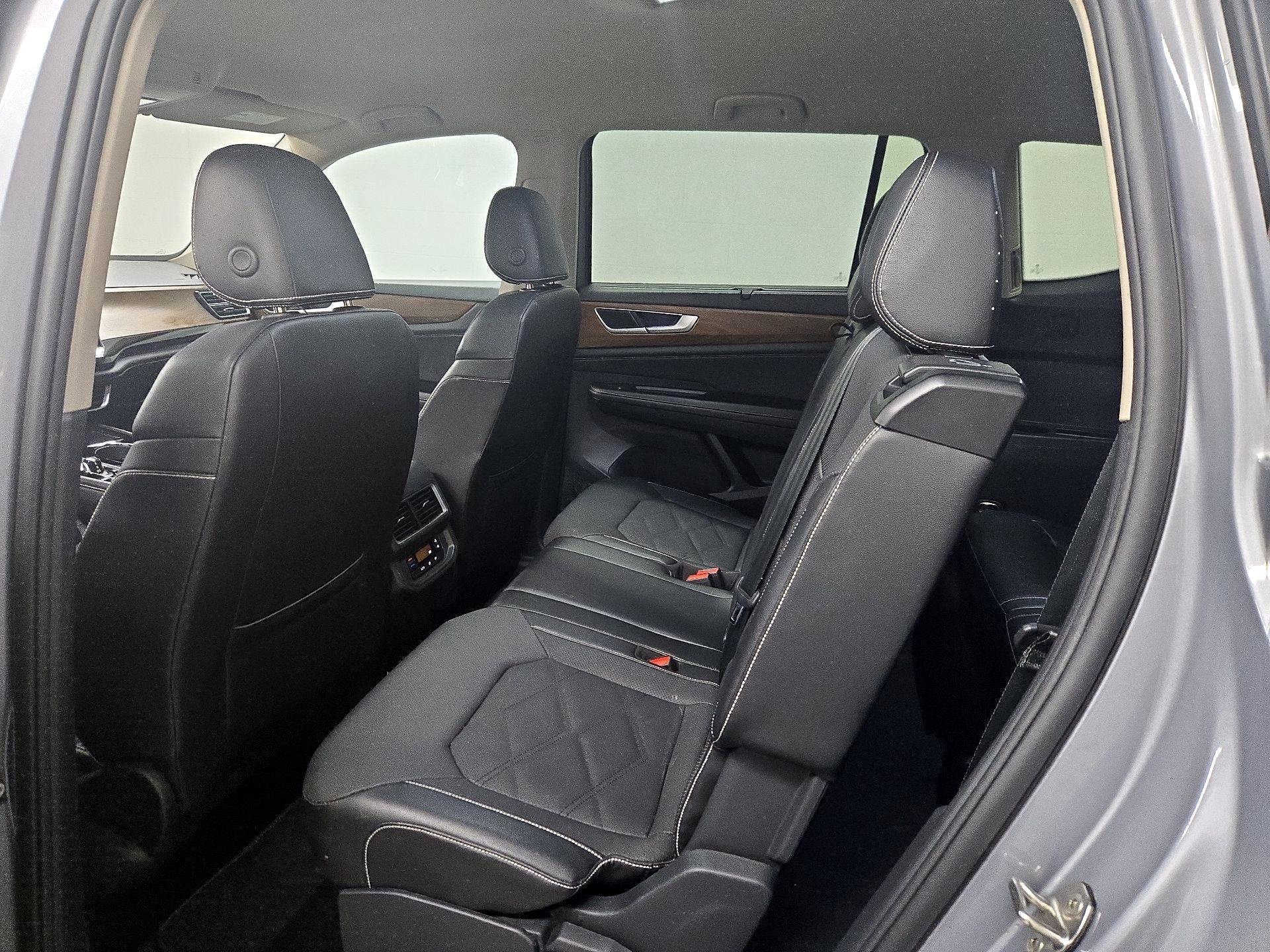 Thumbnail: 2024 Volkswagen Atlas - 19