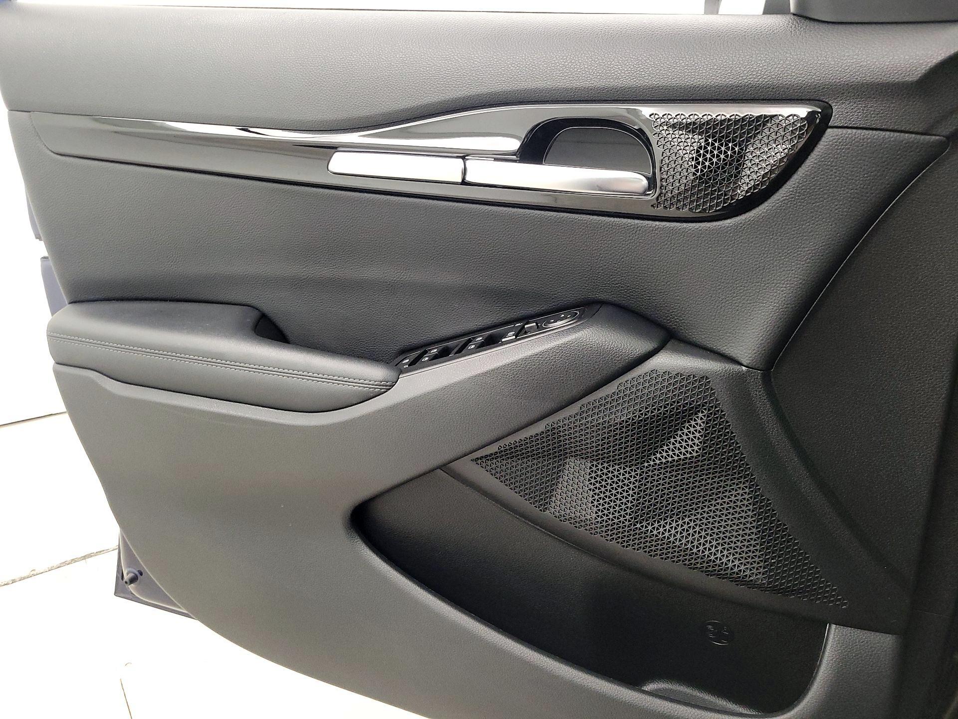 Thumbnail: 2023 Kia Seltos - 12