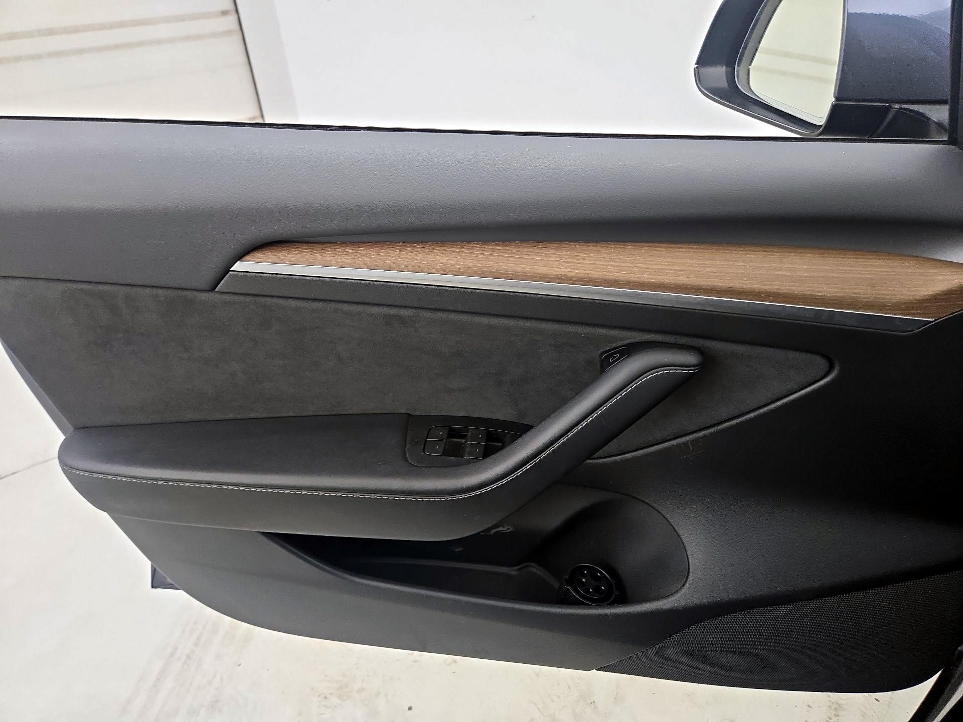 Thumbnail: 2023 Tesla Model 3 - 12