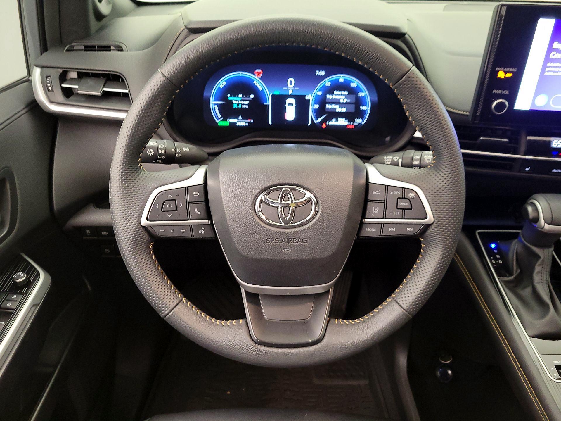 Thumbnail: 2025 Toyota Sienna - 10