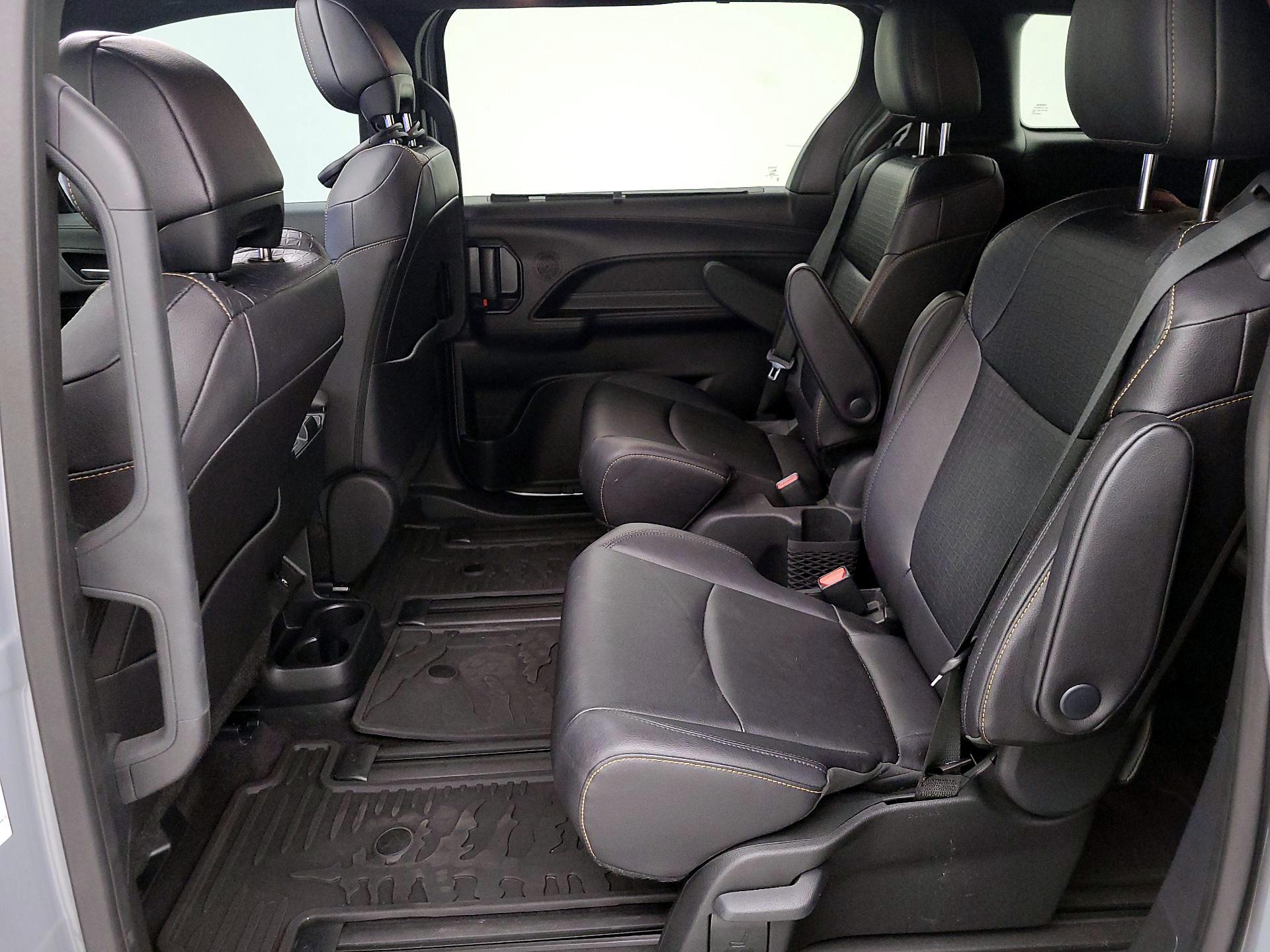 Thumbnail: 2025 Toyota Sienna - 20