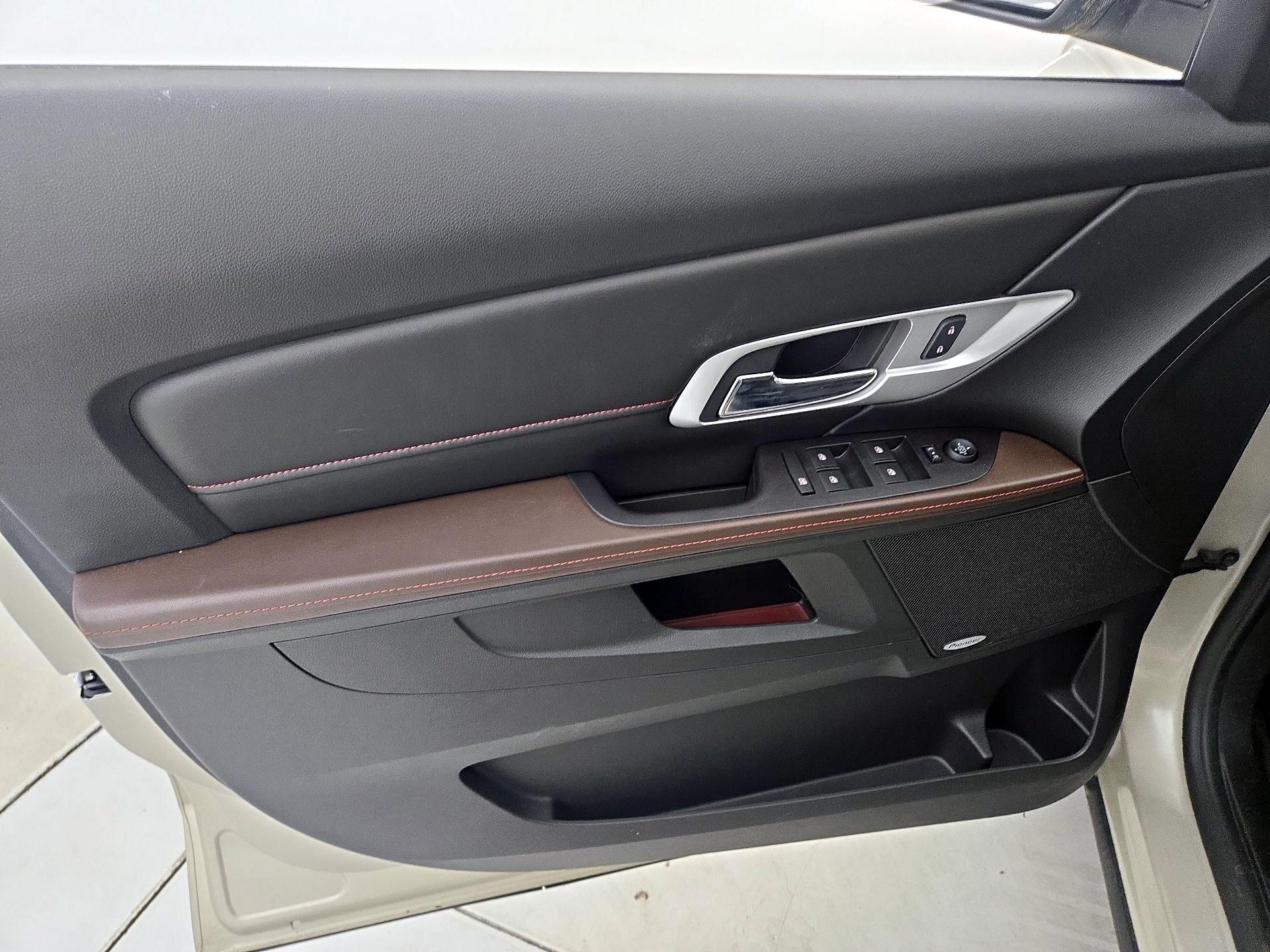 Thumbnail: 2015 GMC Terrain - 12