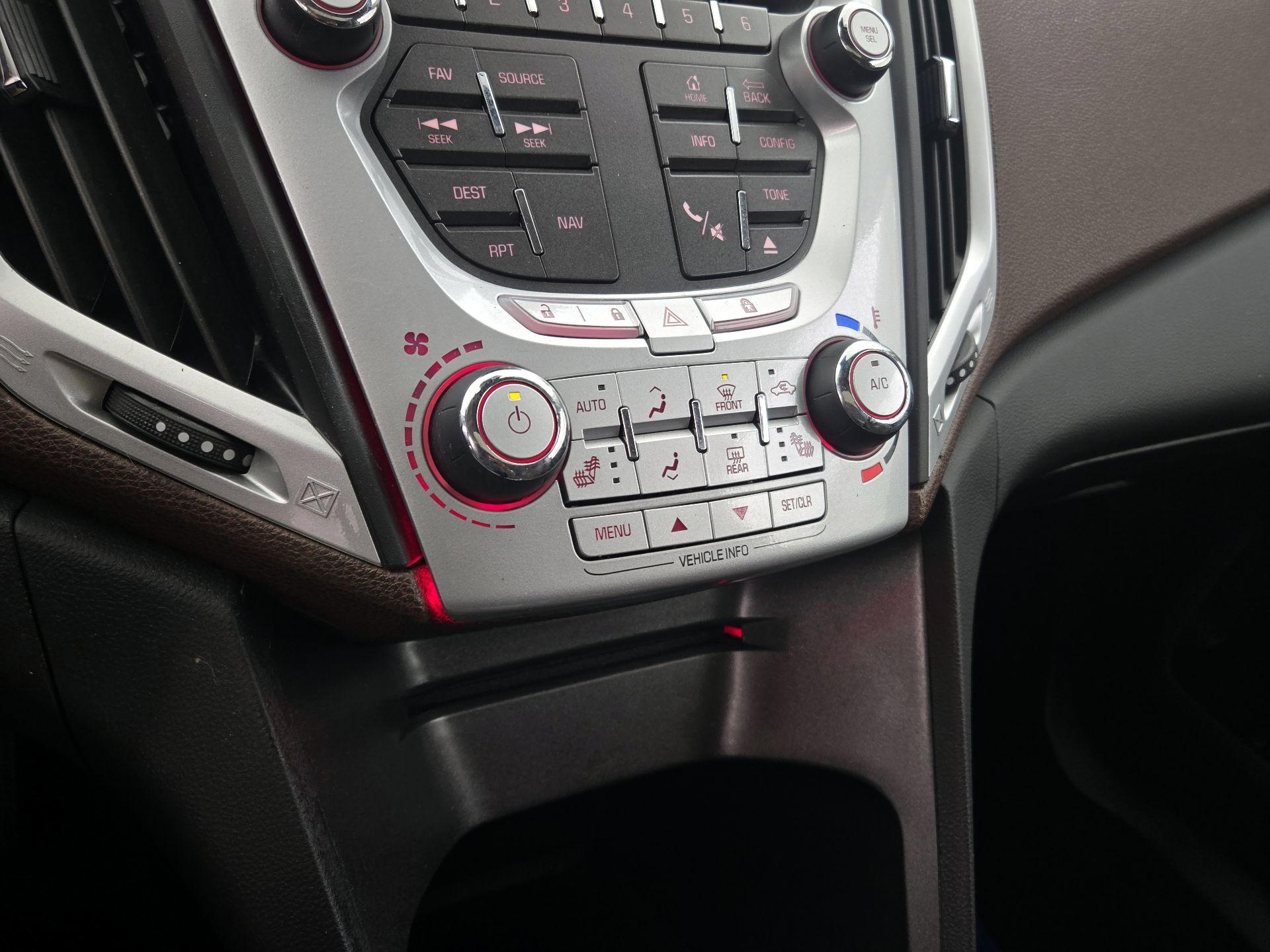 Thumbnail: 2015 GMC Terrain - 17