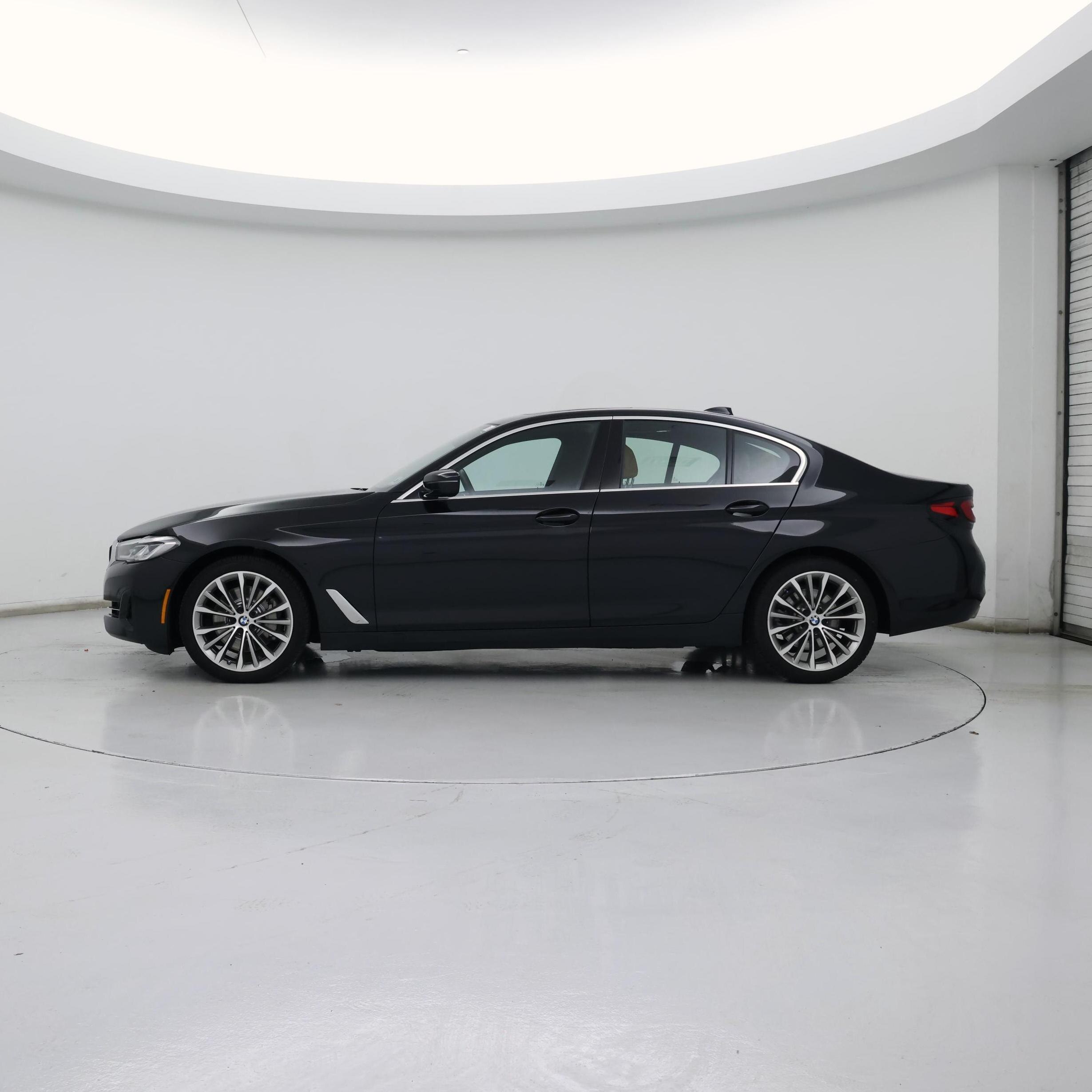 Thumbnail: 2023 BMW 5 Series - 3