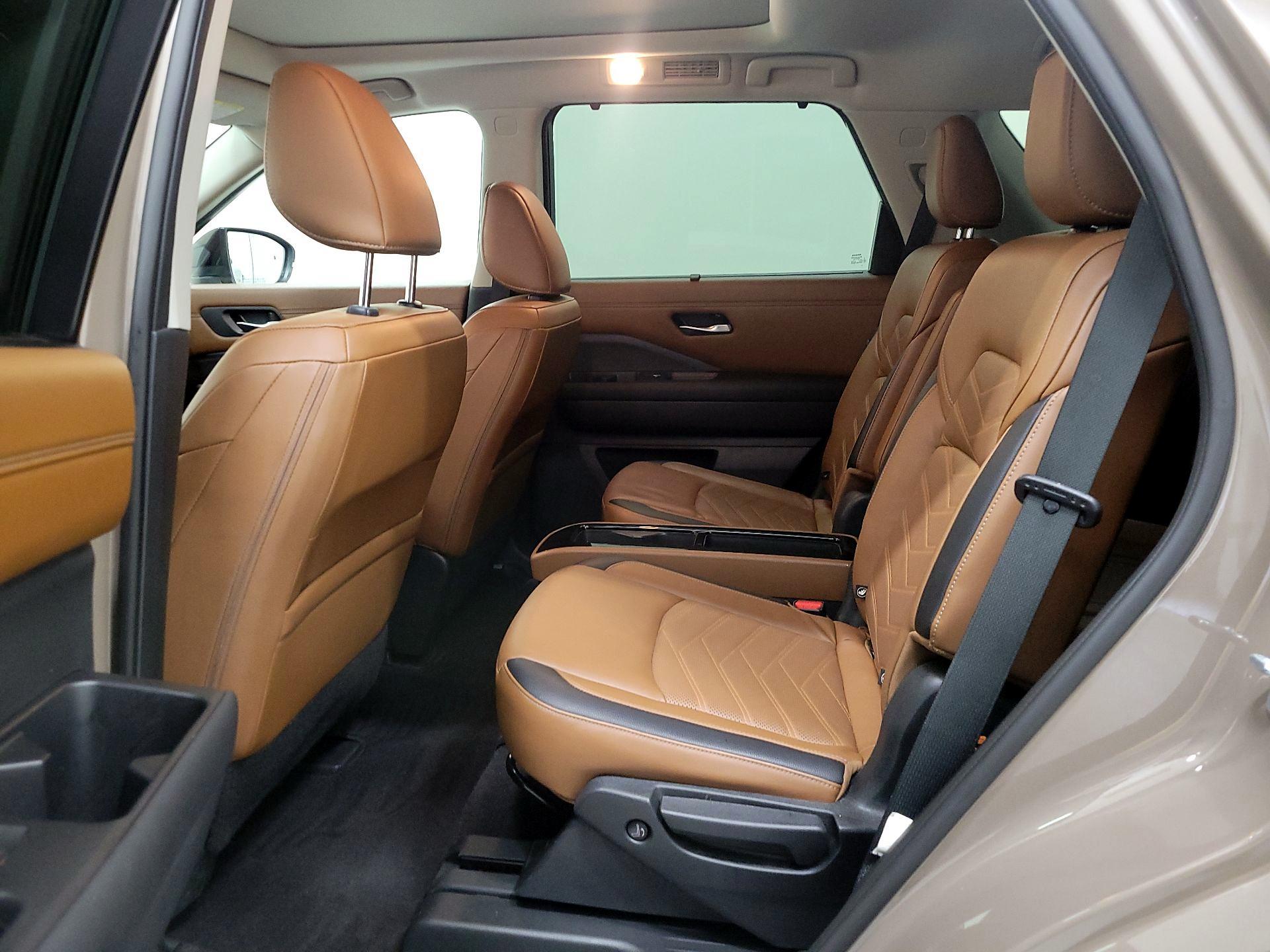 Thumbnail: 2023 Nissan Pathfinder - 20