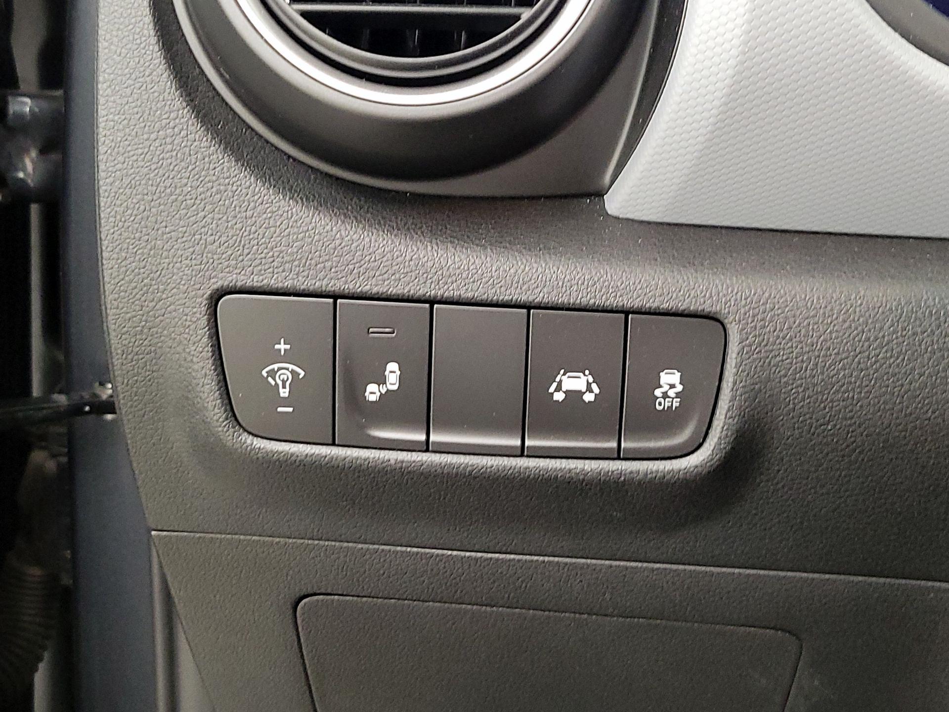 Thumbnail: 2020 Hyundai Kona - 13