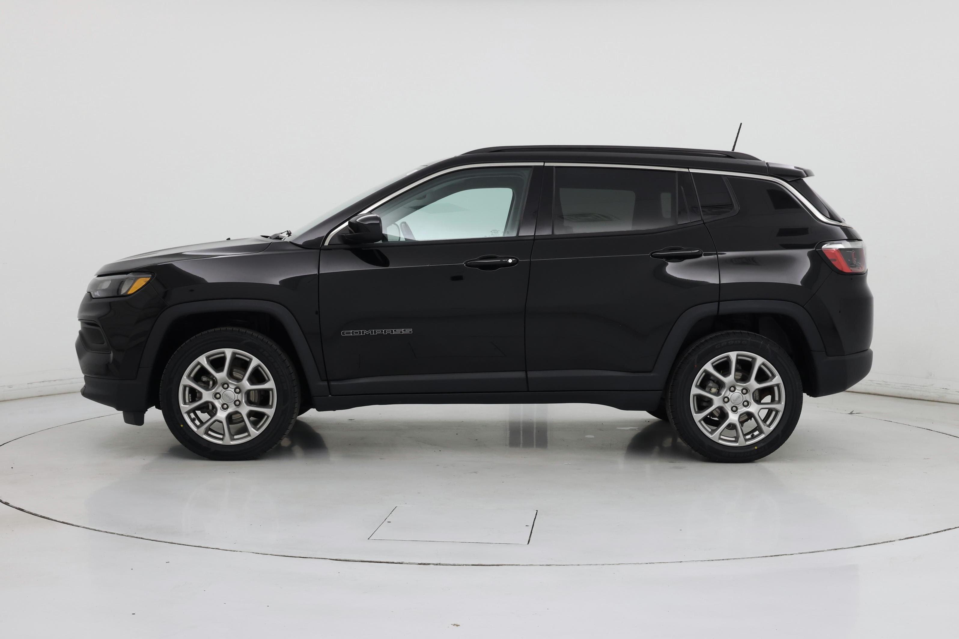 Thumbnail: 2022 Jeep Compass - 3
