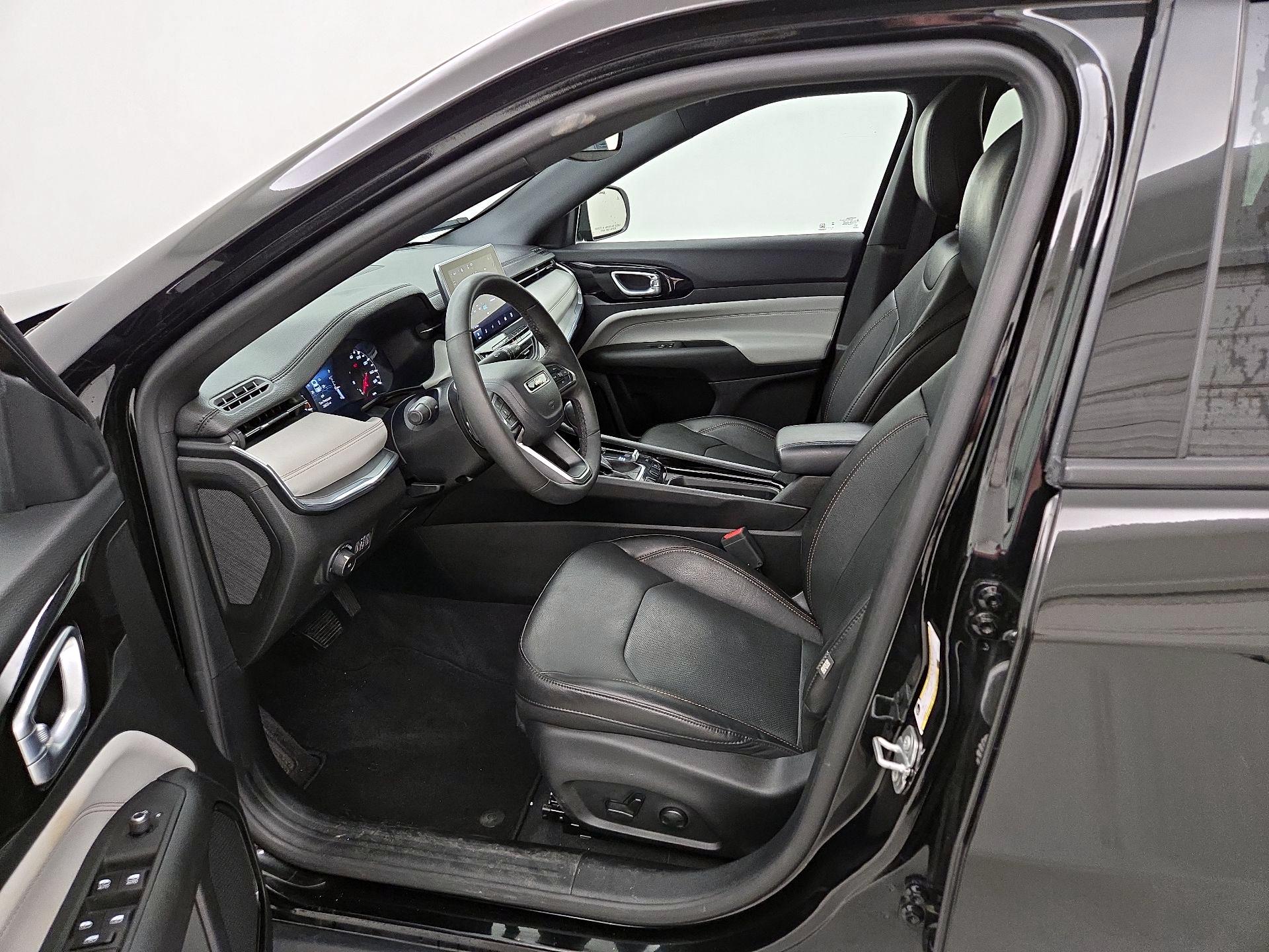 Thumbnail: 2023 Jeep Compass - 11