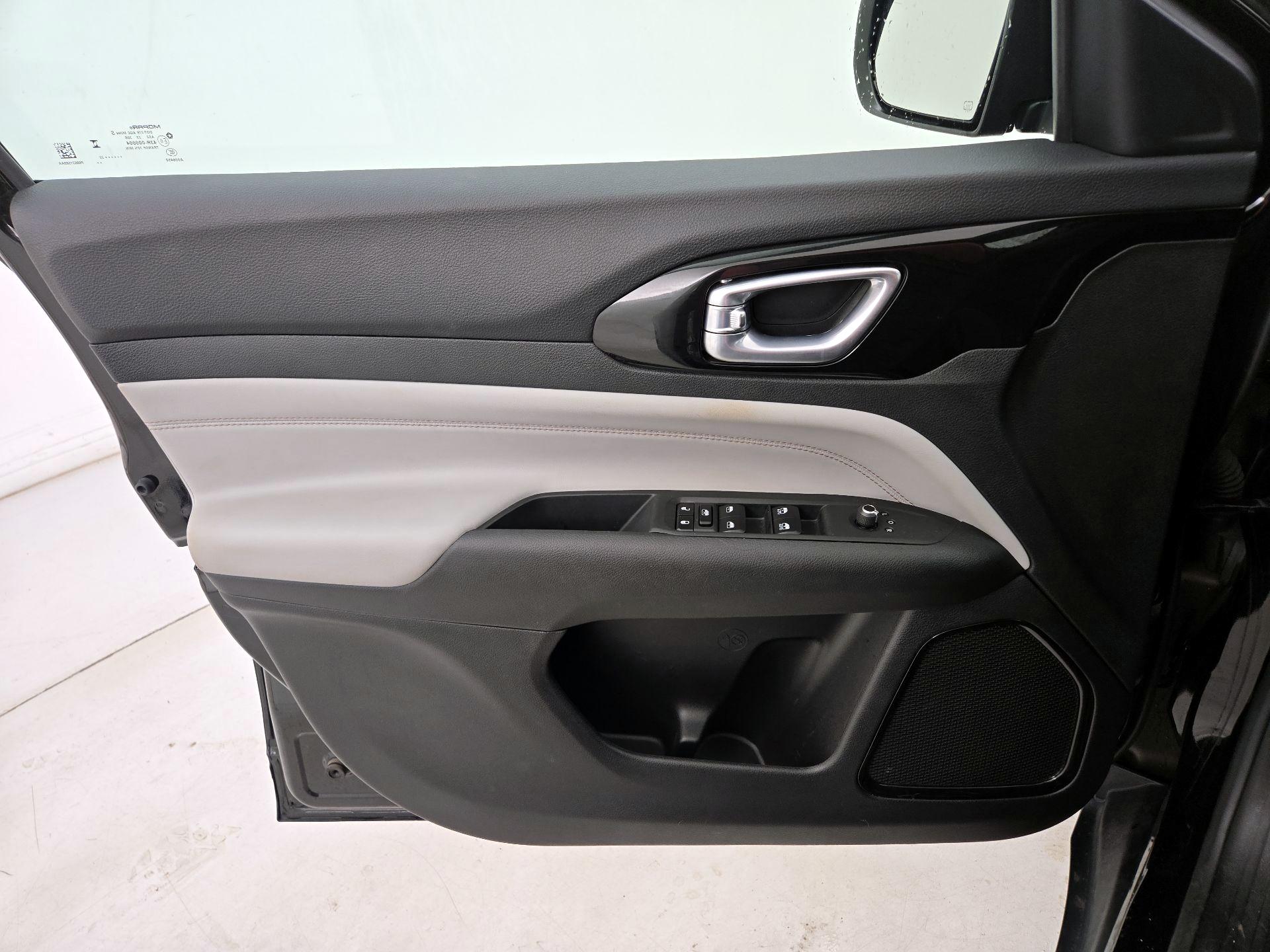 Thumbnail: 2023 Jeep Compass - 12