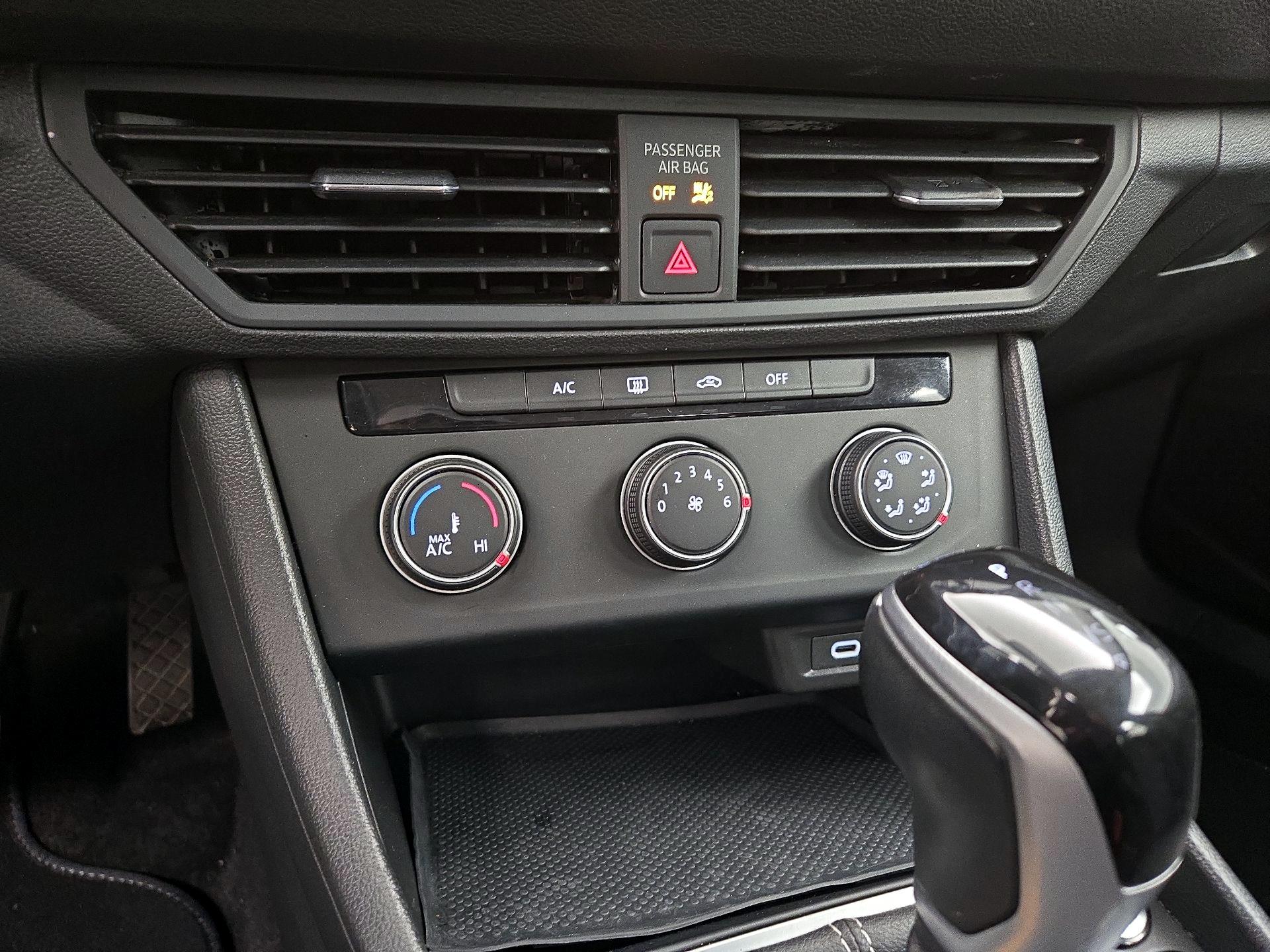 Thumbnail: 2024 Volkswagen Jetta - 16